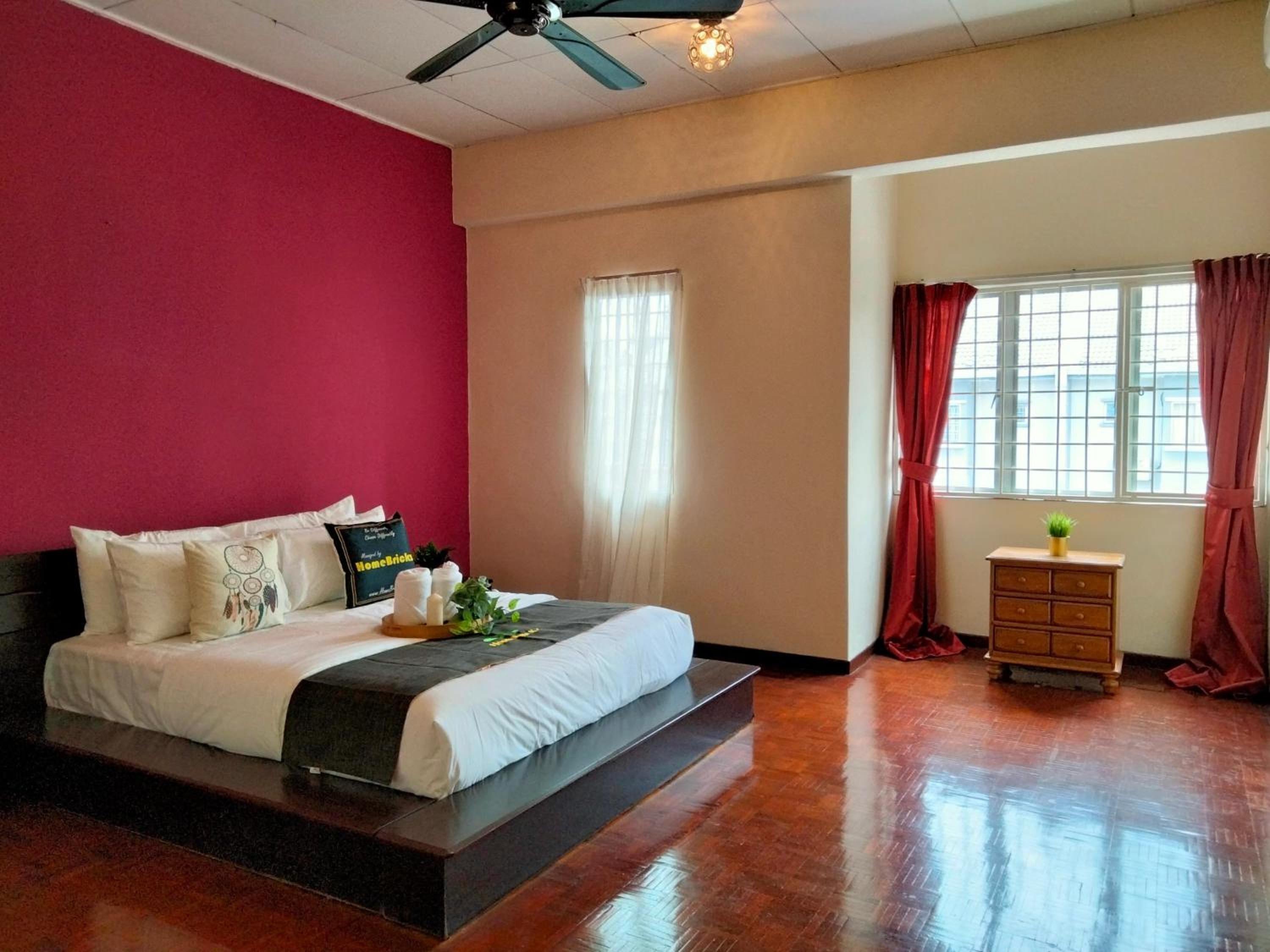 OUG Cozy 3Br 8-9pax 3storey townhouse Bukit OUG