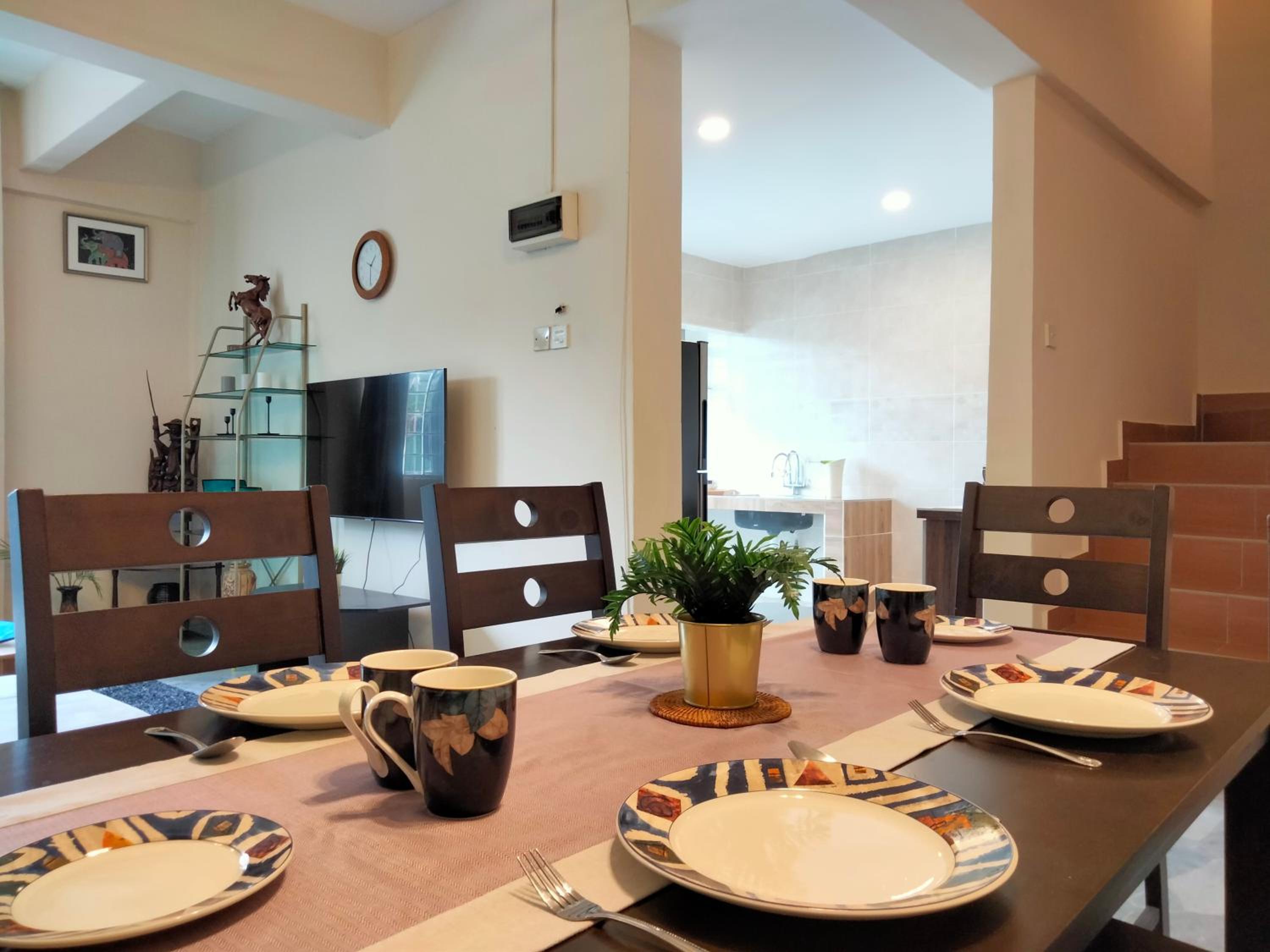 OUG Cozy 3Br 8-9pax 3storey townhouse Bukit OUG