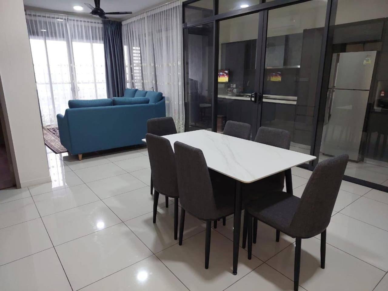 Homestay Staycation Near KLCC - CONDO