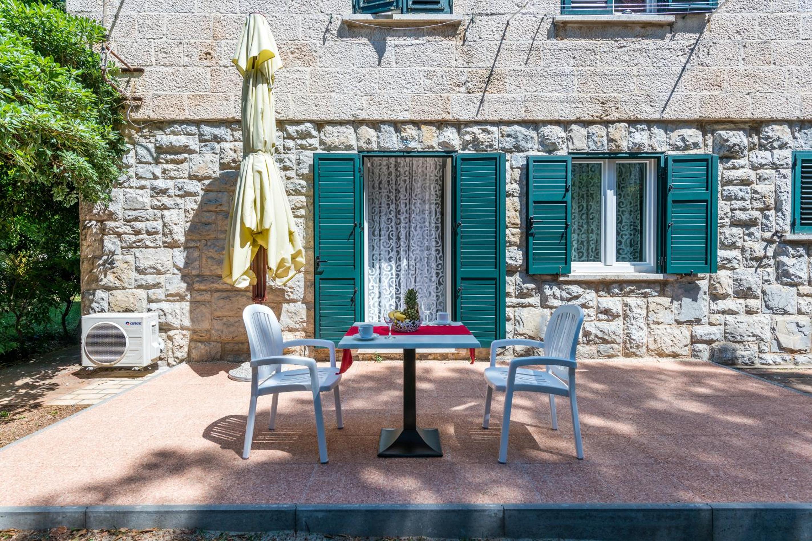Avenue Apartment