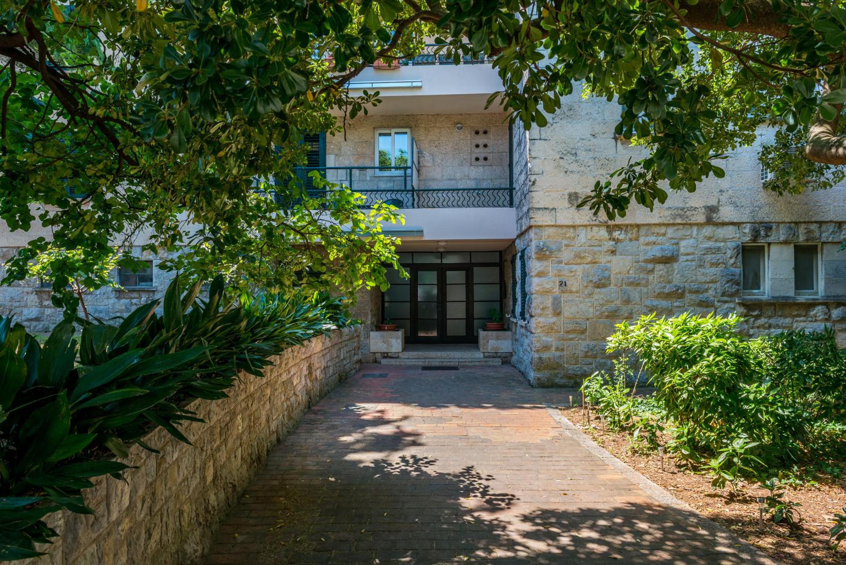Avenue Apartment