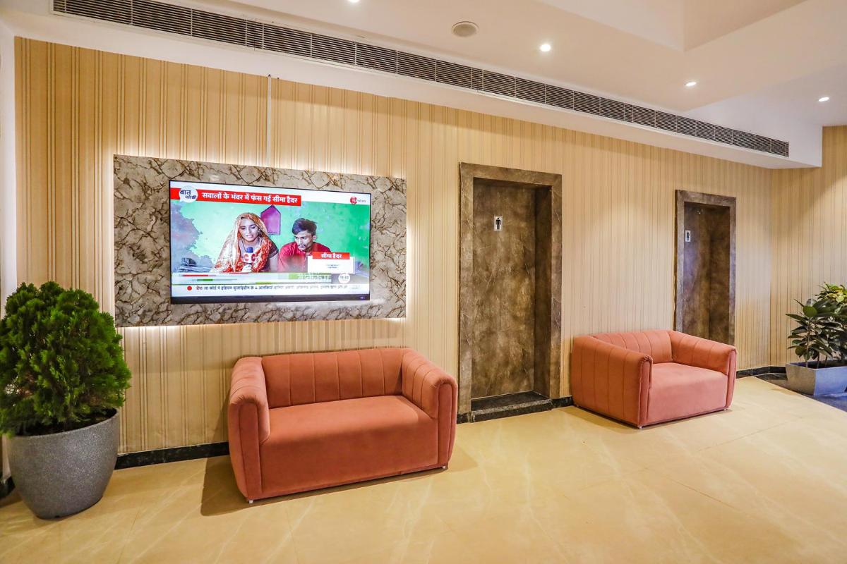 FabHotel Prime F9 Noida Sector 104