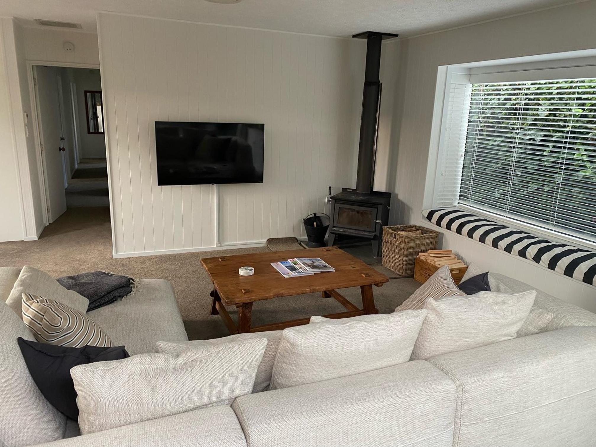 Frankton Favourite - Queenstown Holiday Home view 2