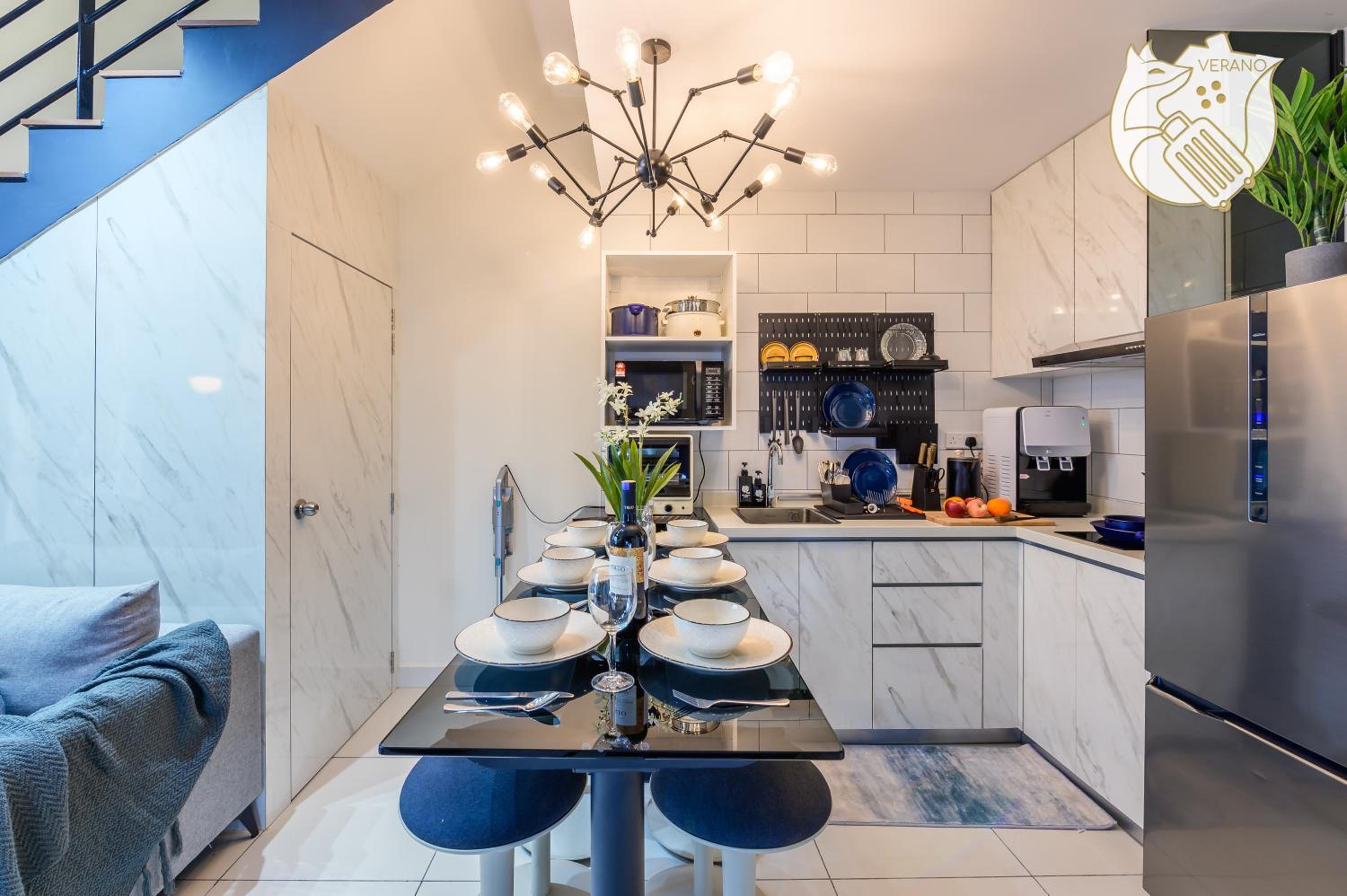 Luxury Duplex Condo Retreat-Corner v 2 Parking, KL by Verano