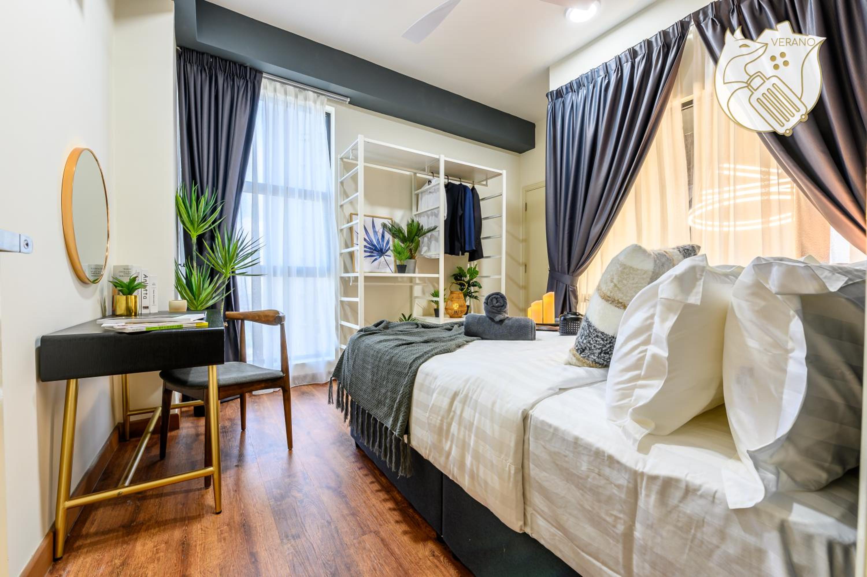Luxury Duplex Condo Retreat-Corner v 2 Parking, KL by Verano
