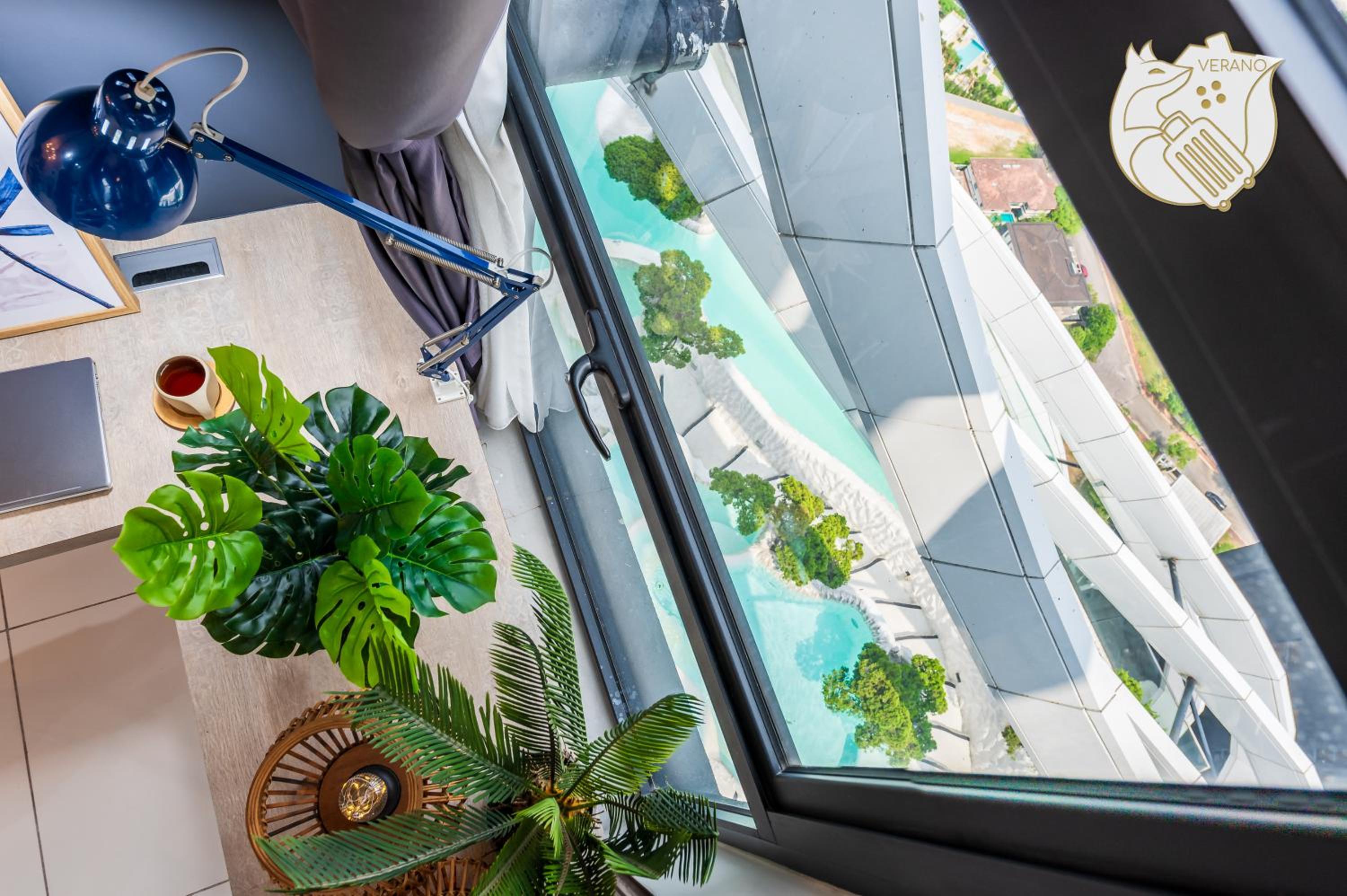 Luxury Duplex Condo Retreat-Corner v 2 Parking, KL by Verano