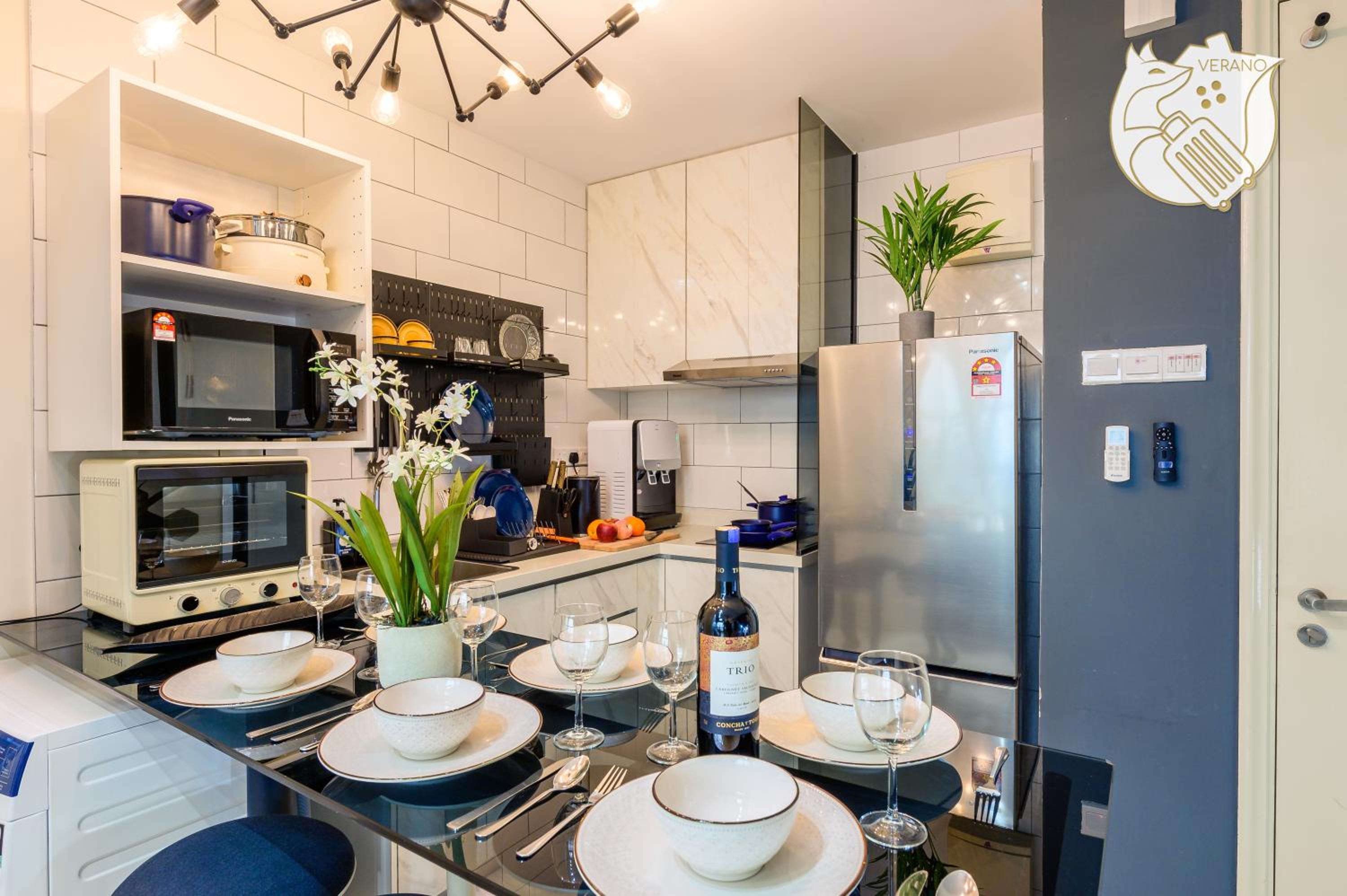 Luxury Duplex Condo Retreat-Corner v 2 Parking, KL by Verano