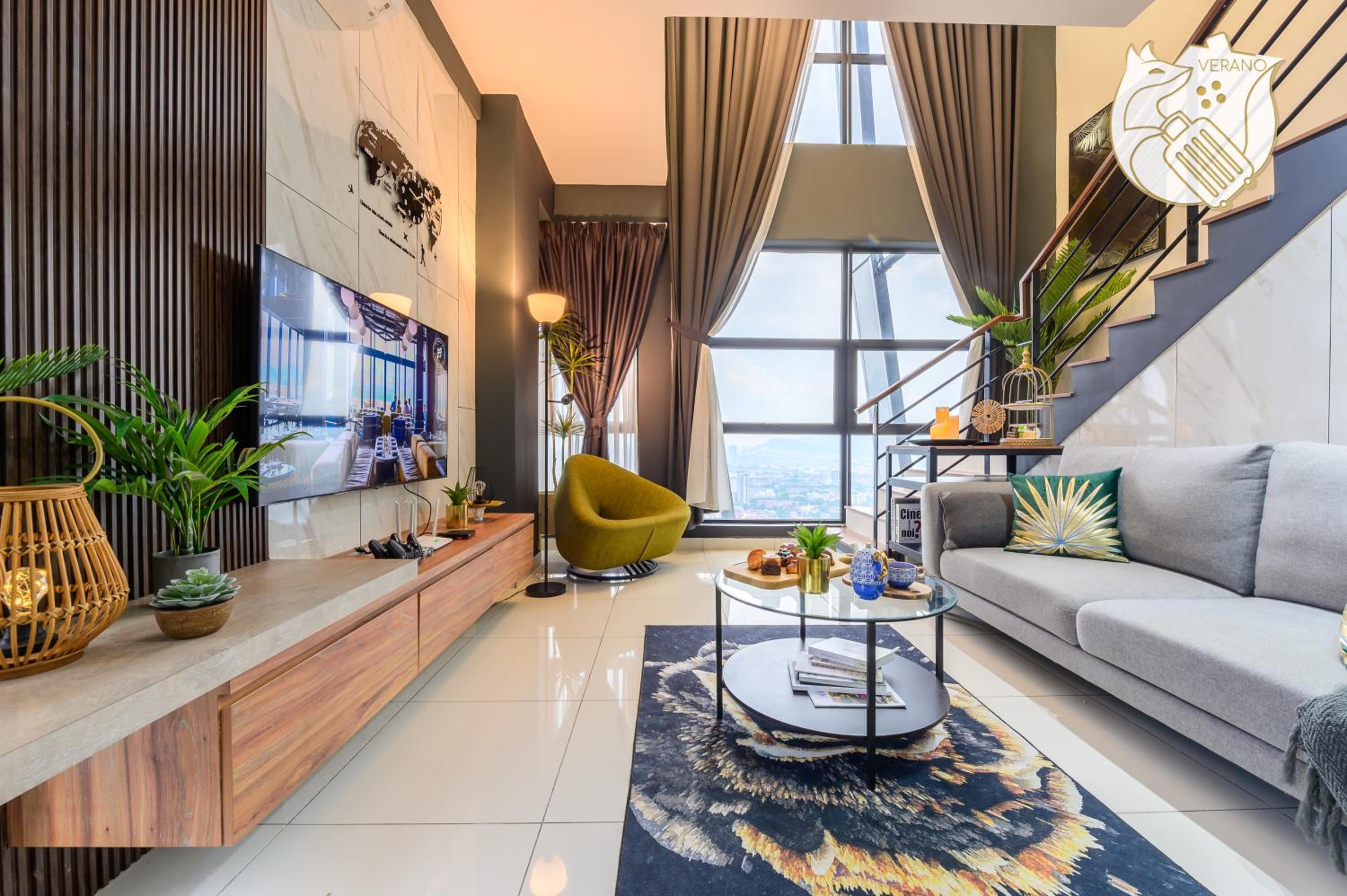 Luxury Duplex Condo Retreat-Corner v 2 Parking, KL by Verano