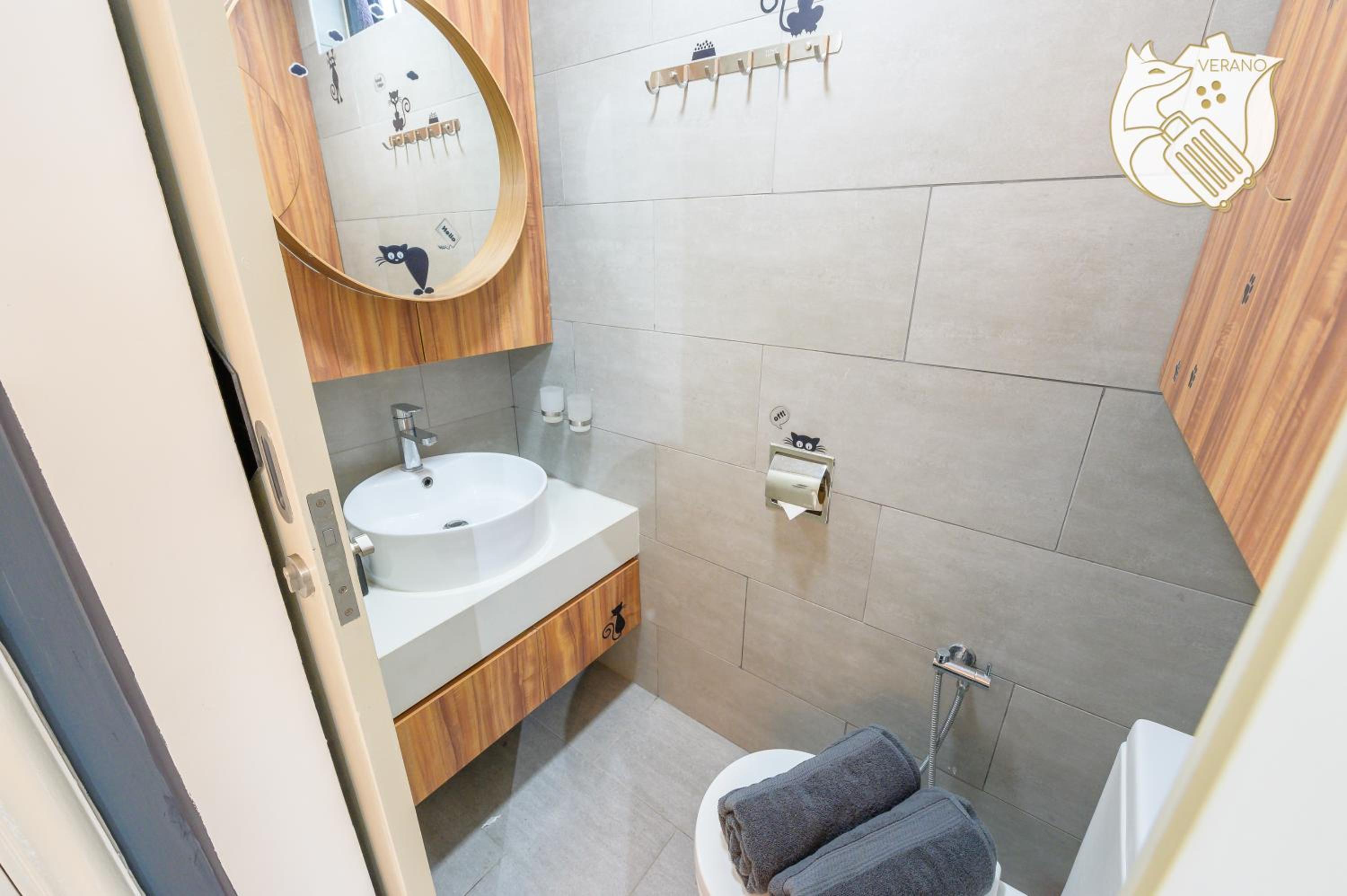 Luxury Duplex Condo Retreat-Corner v 2 Parking, KL by Verano