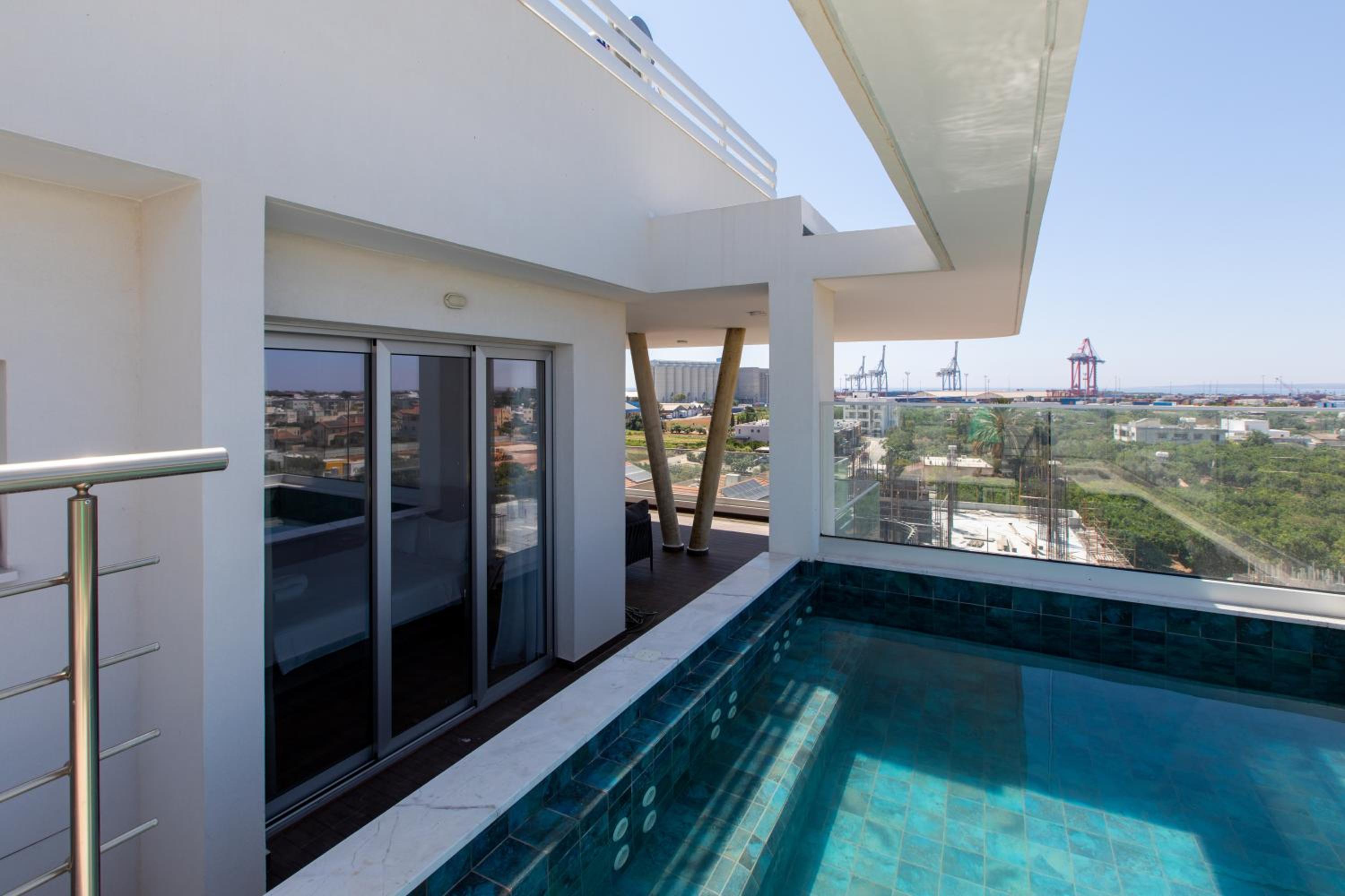 YAMAS Urban Living Platinum 77 Penthouse