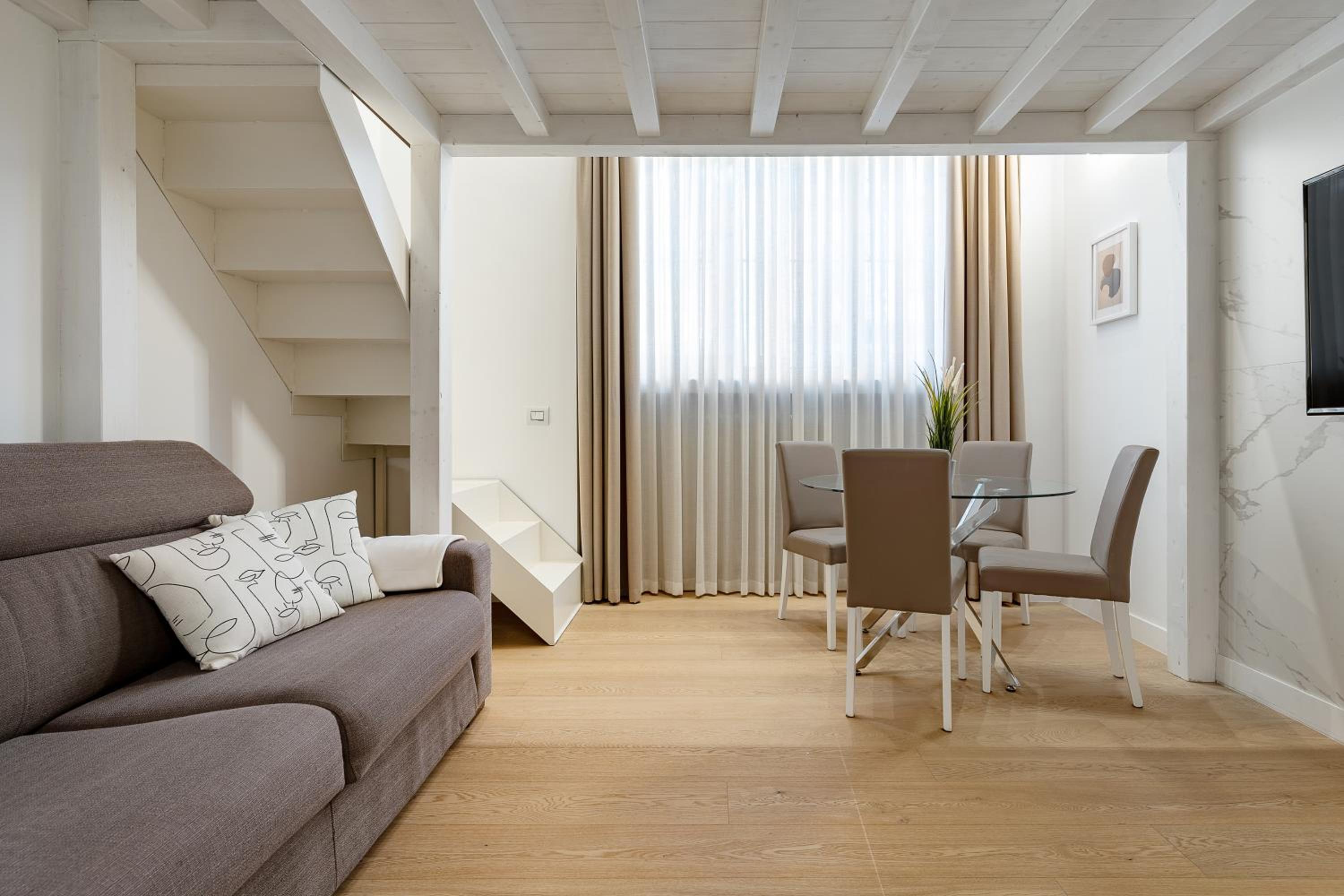 ACasaDiImma nel cuore della Fashion District - Family Loft vicino ai Navigli