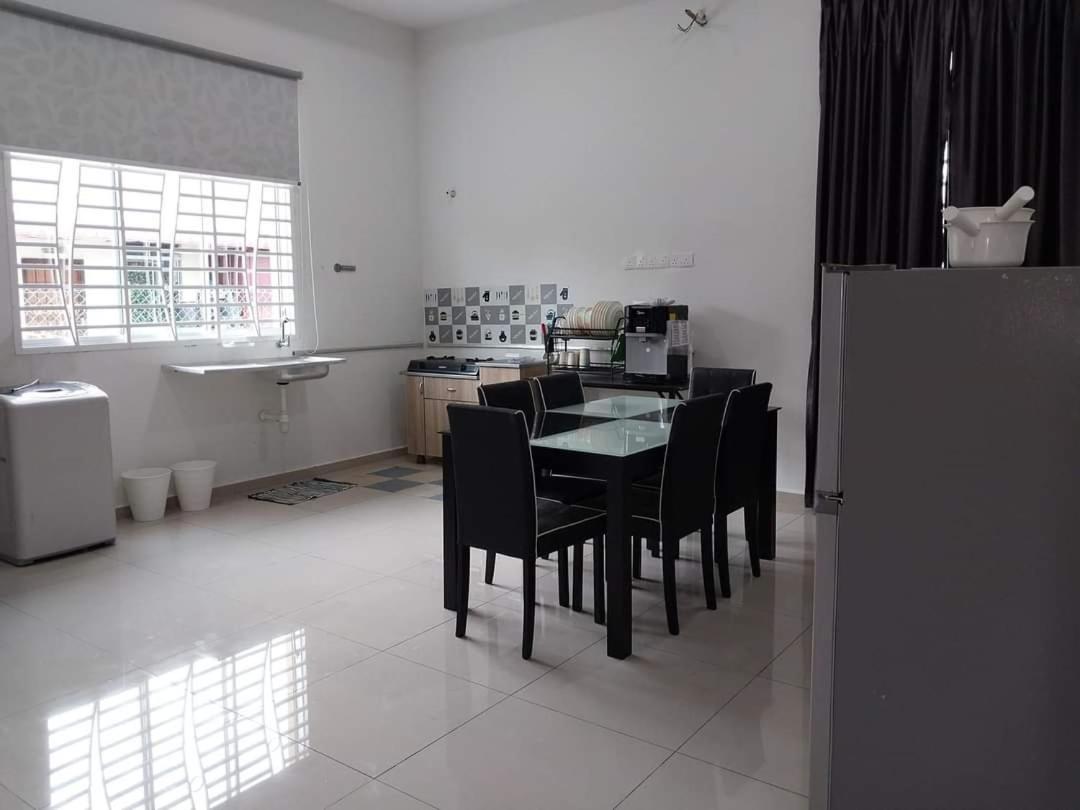 3 airconditioned bedroom in Muar Town photo 5