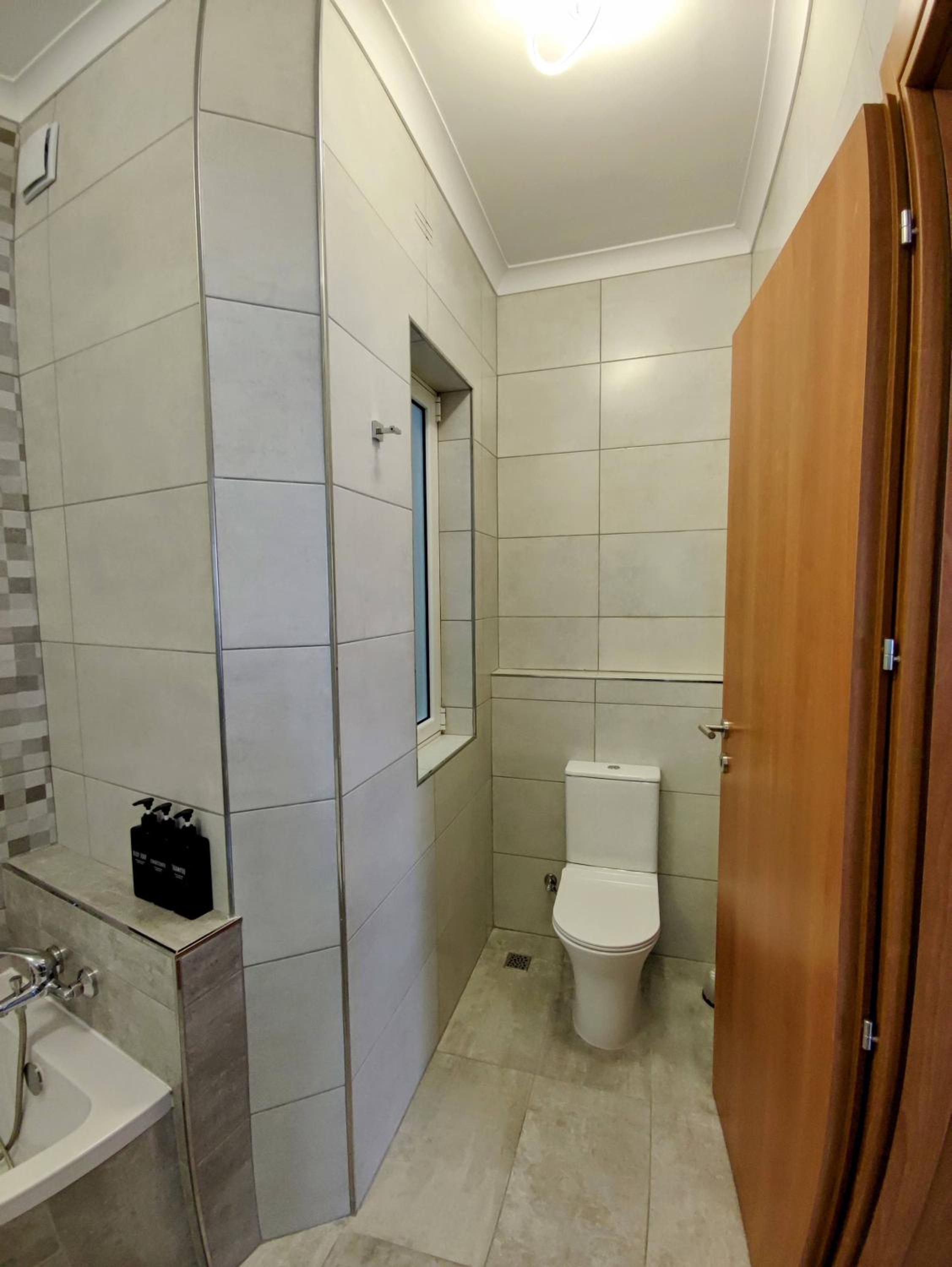 Deggies Apartments - spacious, modern apartment! photo 2