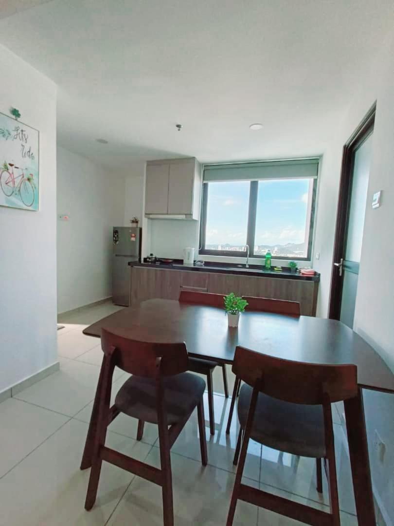 LOVELY 2ROOM SUITE6PAX@SKY CONDO JURU SENTRAL view 2
