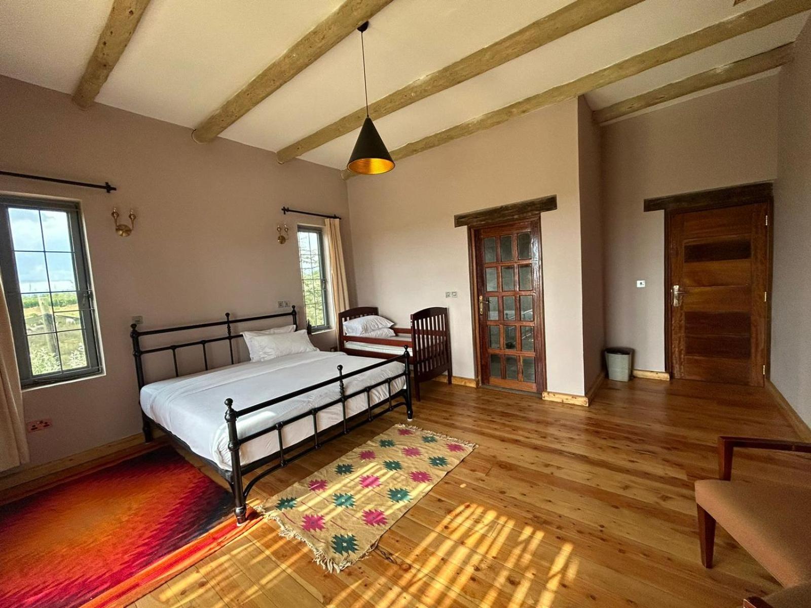 Naivasha 4-Bedroom All Ensuite Cottage