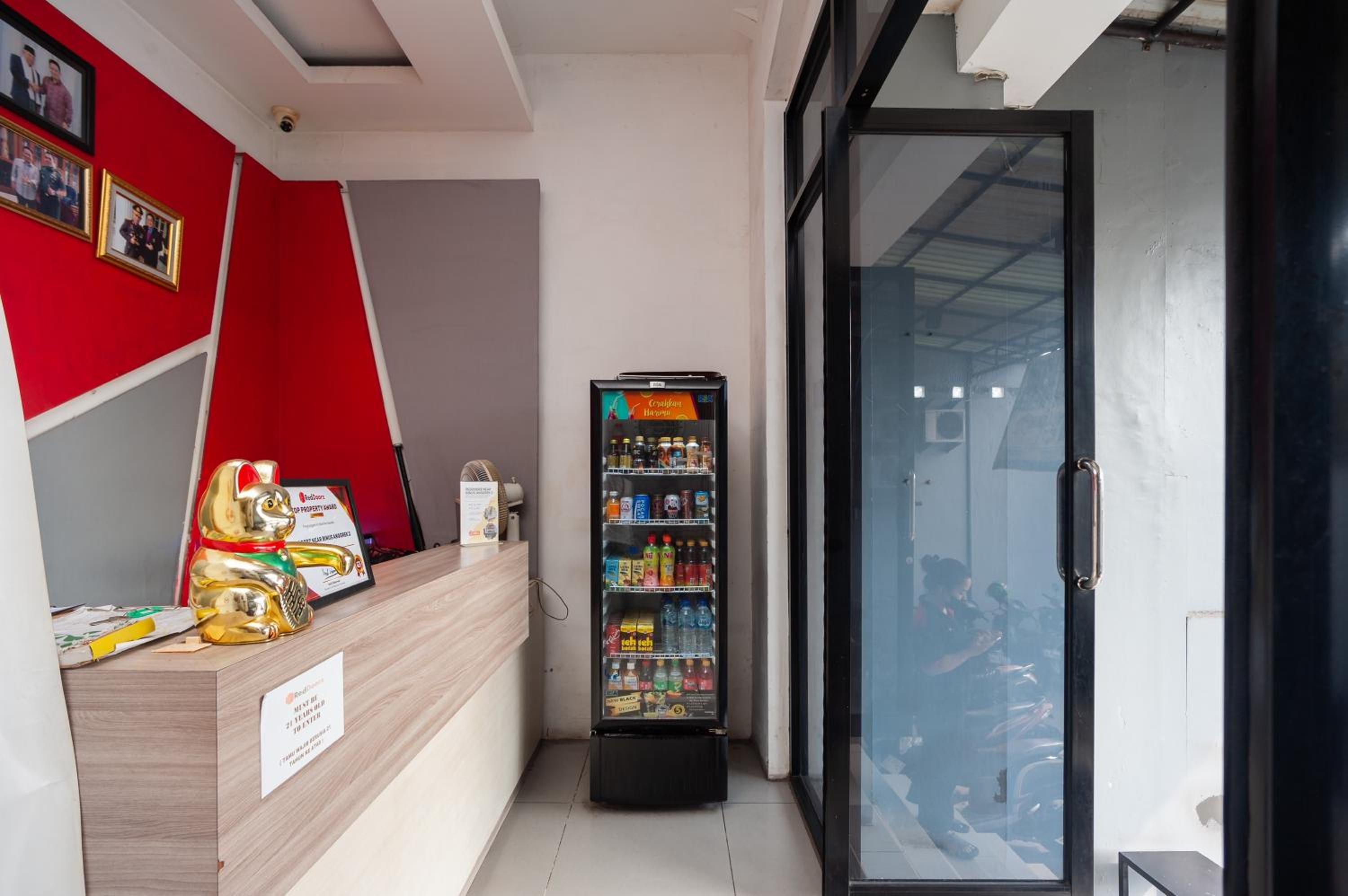 RedDoorz near Binus Anggrek 2 view 4