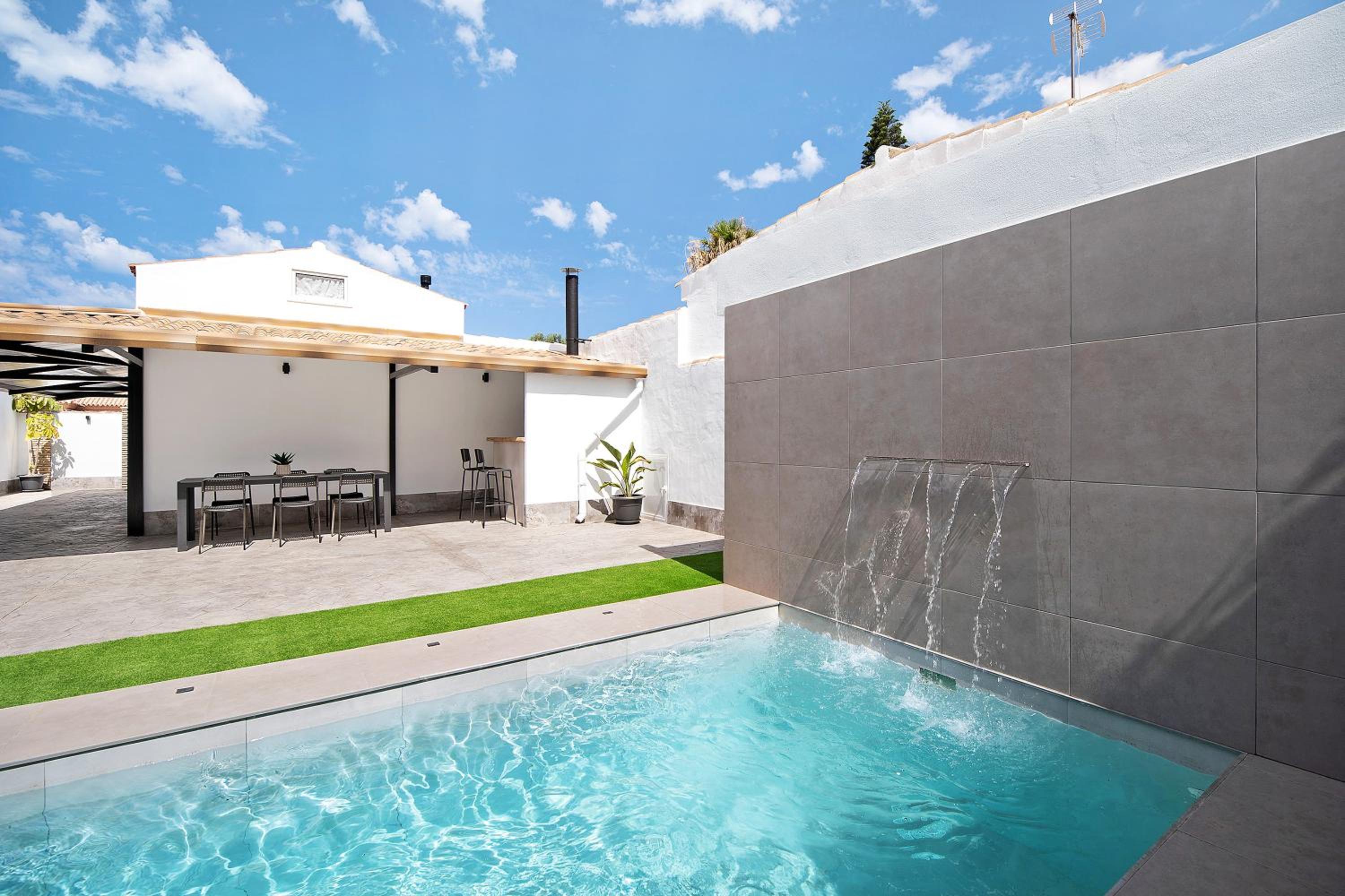 Hotel Ferro Piscina Climatizada - Image 1