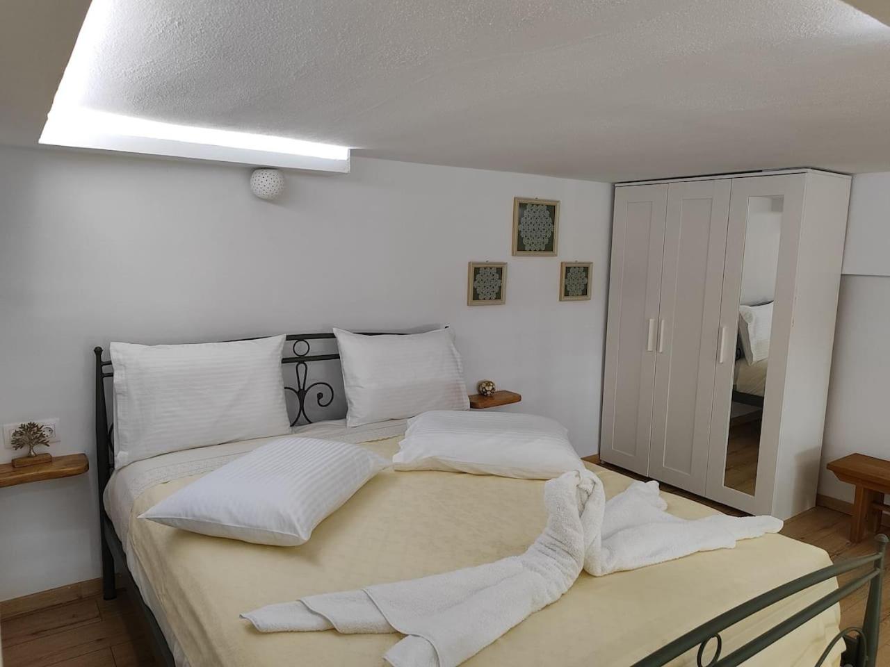 Isidora Apartments