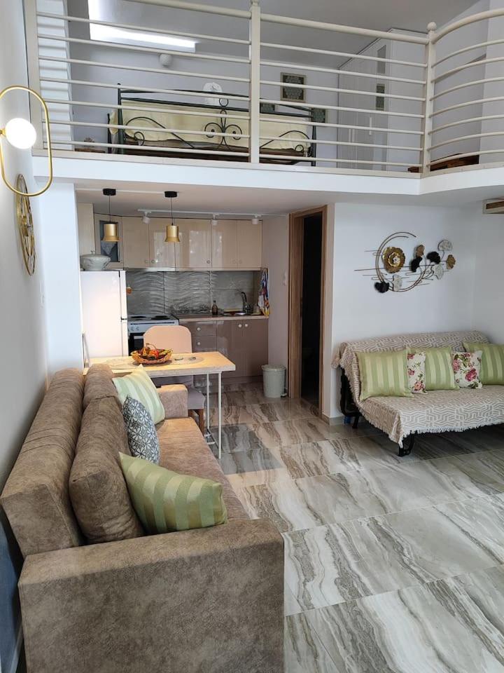 Isidora Apartments