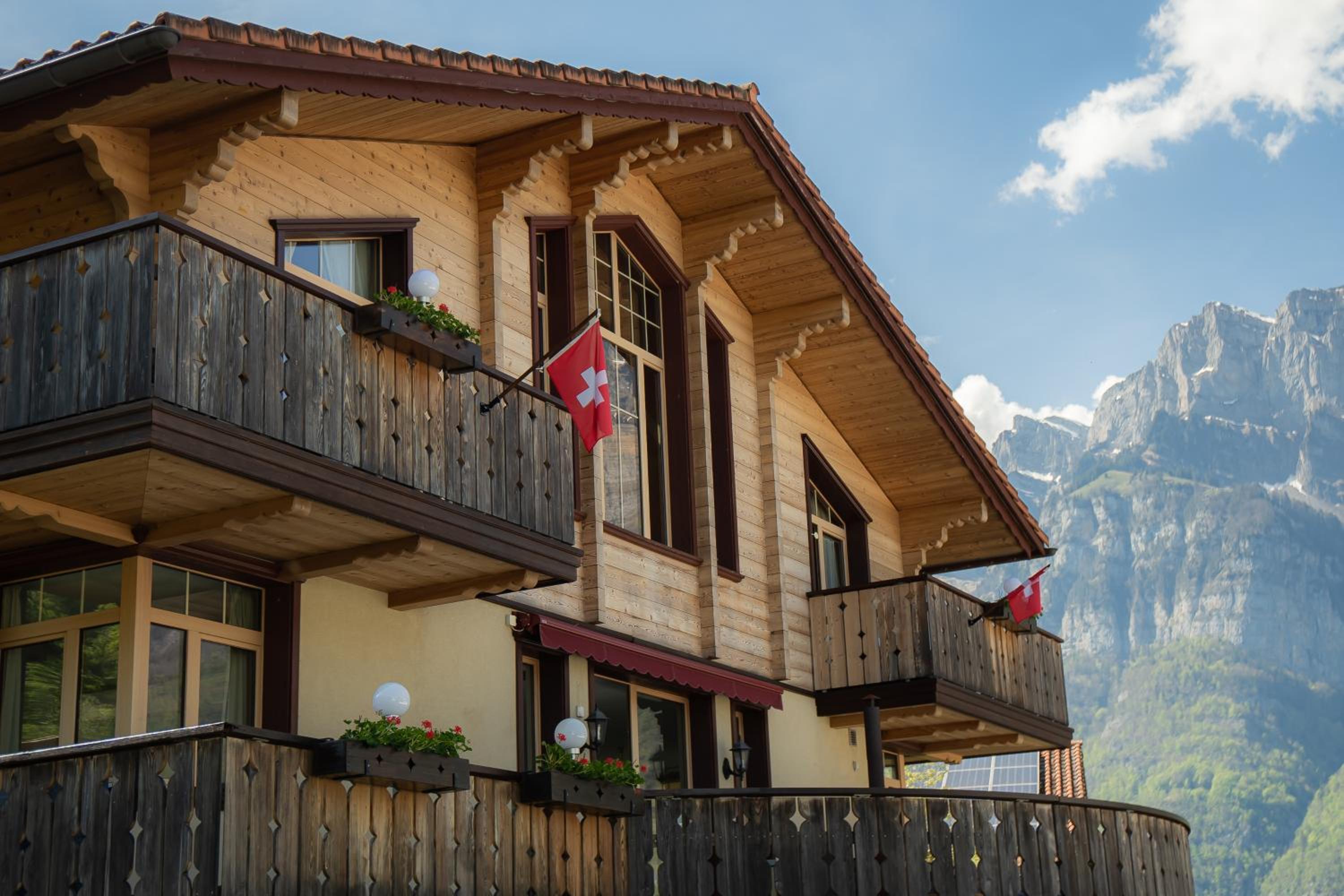 Doodle's Amazing Chalet -Walensee - Flumserberg - Churfirsten - Heidiland - Pool - Sauna