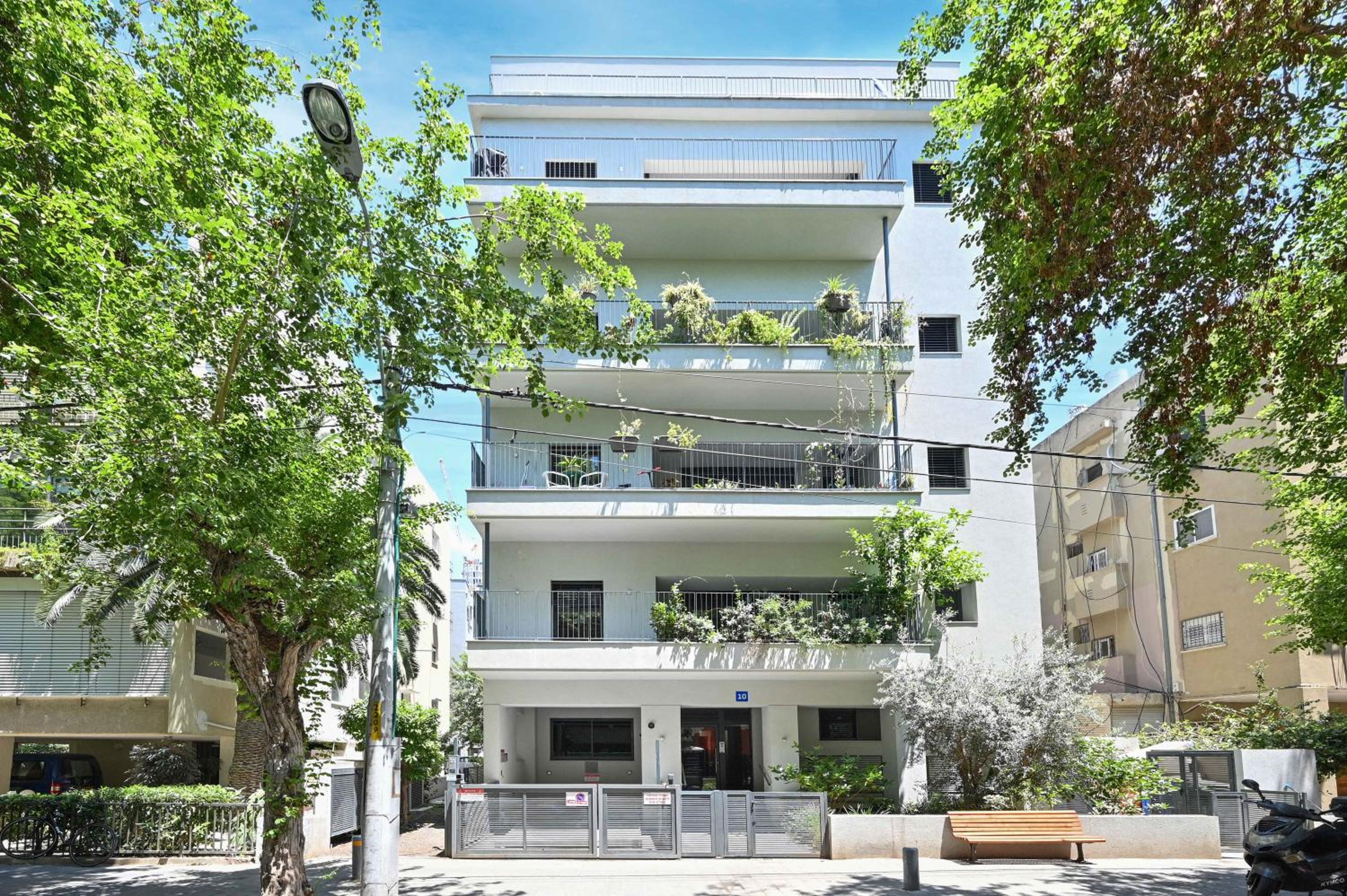 Modern 3BR retreat in the Old North by HolyGuest view 5