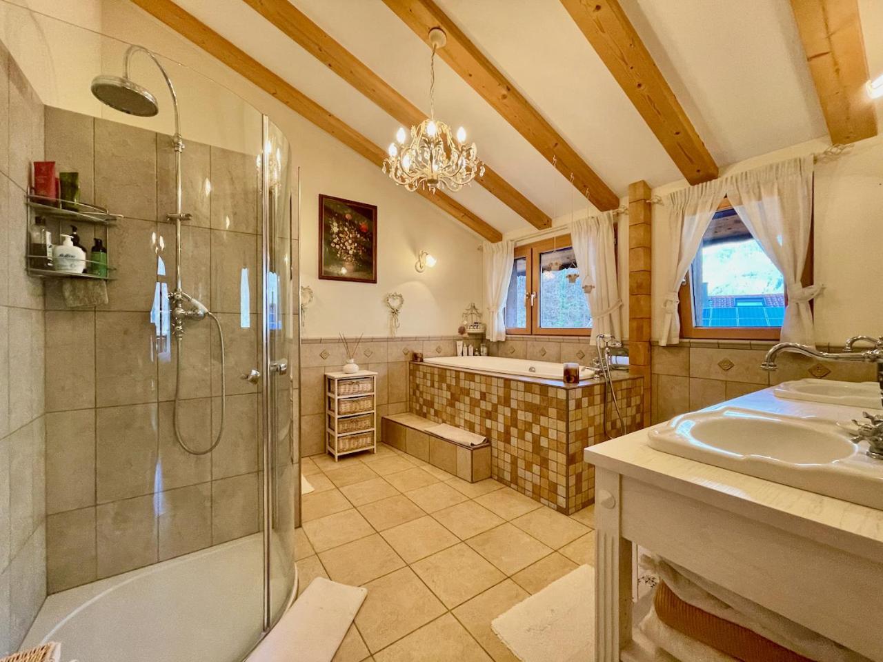 Doodle's Amazing Chalet -Walensee - Flumserberg - Churfirsten - Heidiland - Pool - Sauna