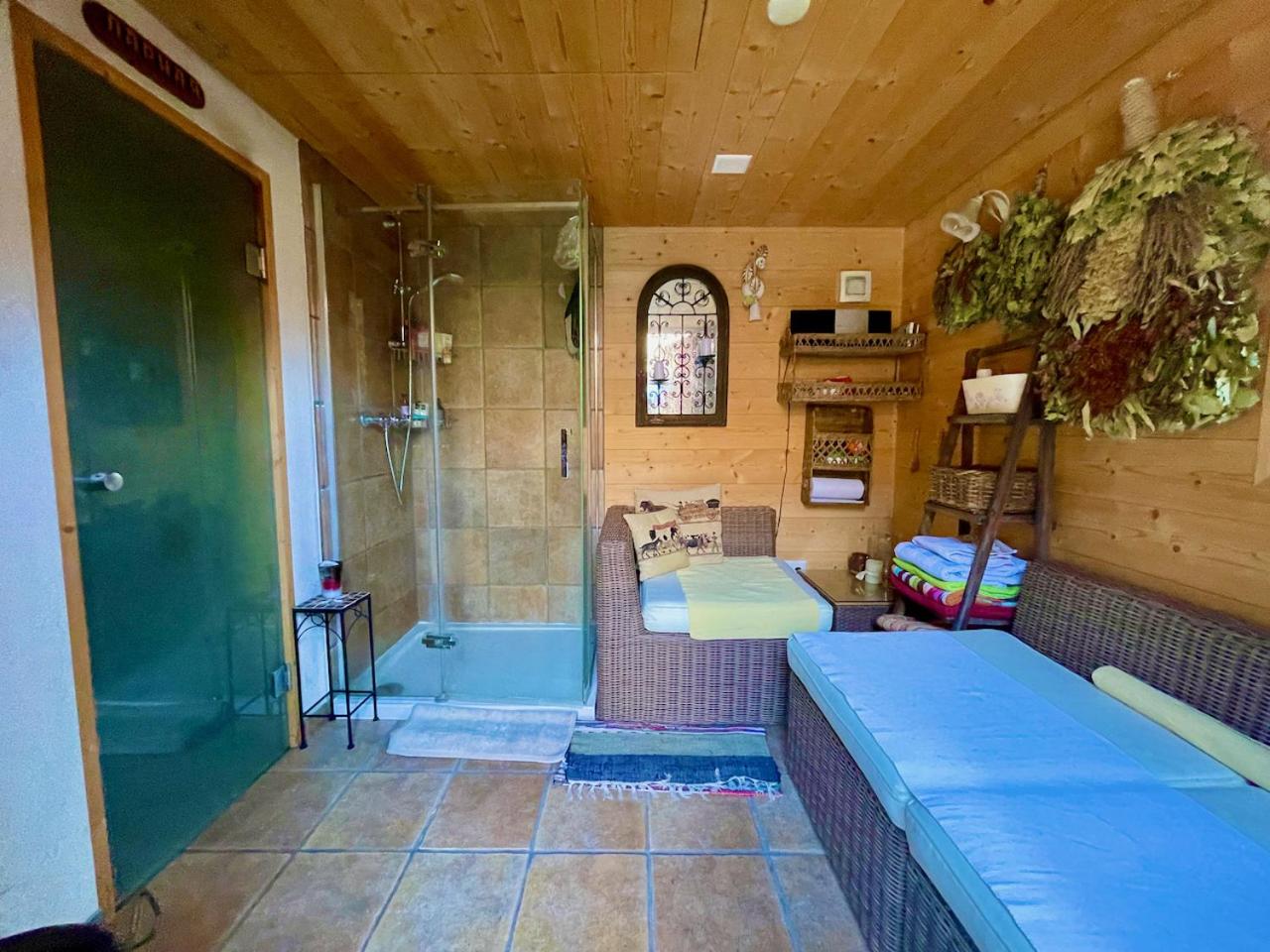 Doodle's Amazing Chalet -Walensee - Flumserberg - Churfirsten - Heidiland - Pool - Sauna