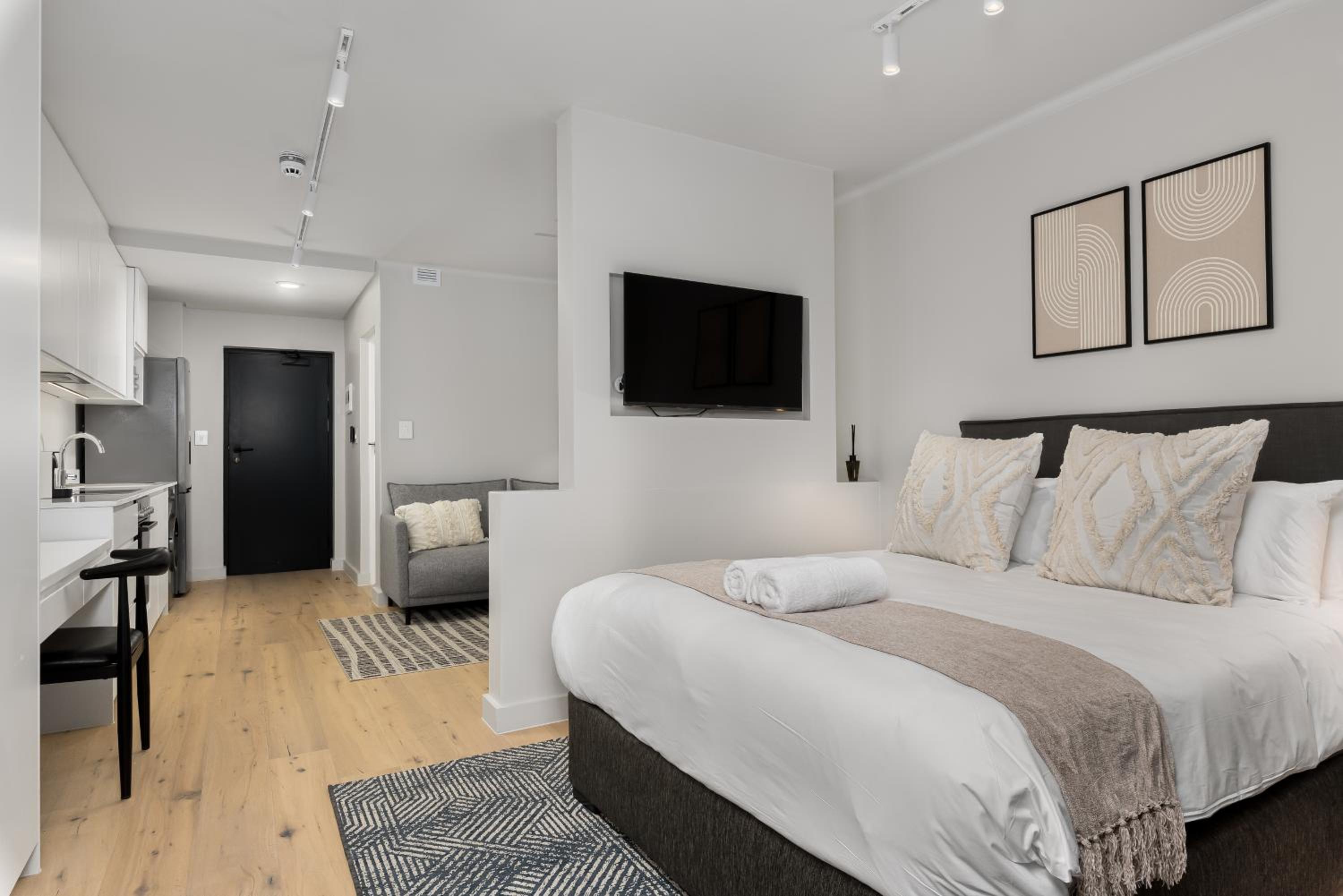 The Tokyo Luxury Apartments view 4