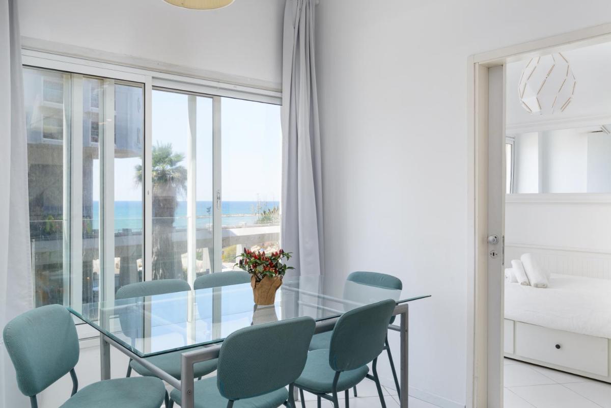 Sea View 2 bedroom apartment with Bomb Shelter