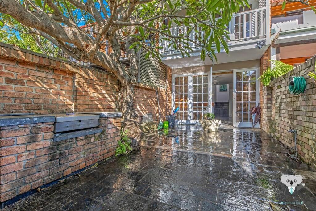 KozyGuru | Glebe | Cozy 2 Bedroom Stunning Terrace House
