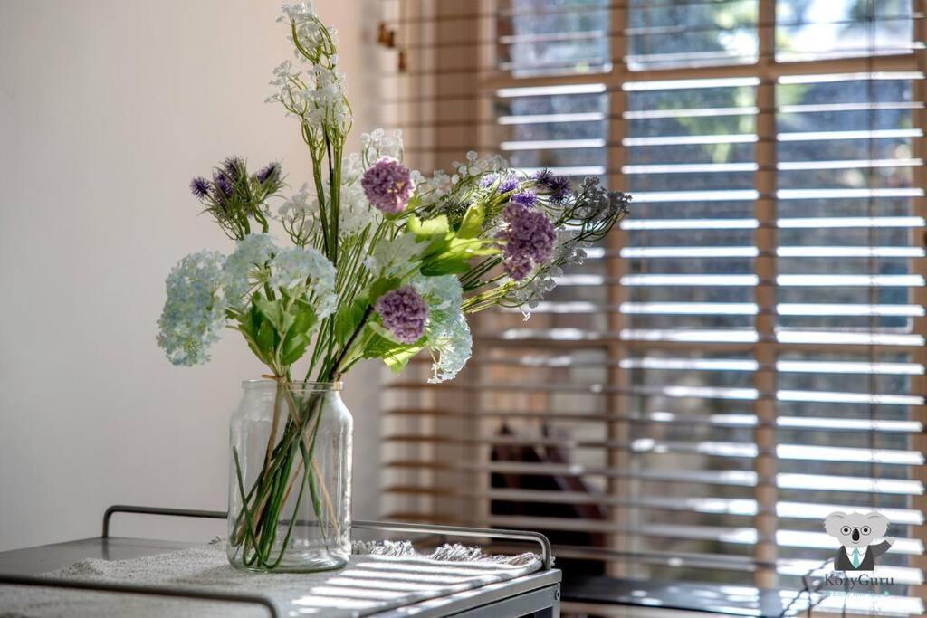 KozyGuru | Glebe | Cozy 2 Bedroom Stunning Terrace House