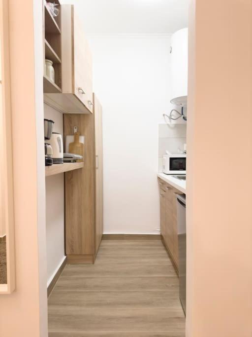 Petite Retreat in Kolonaki, Athens /Netflix
