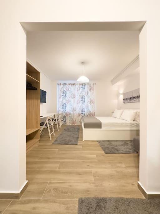 Petite Retreat in Kolonaki, Athens /Netflix