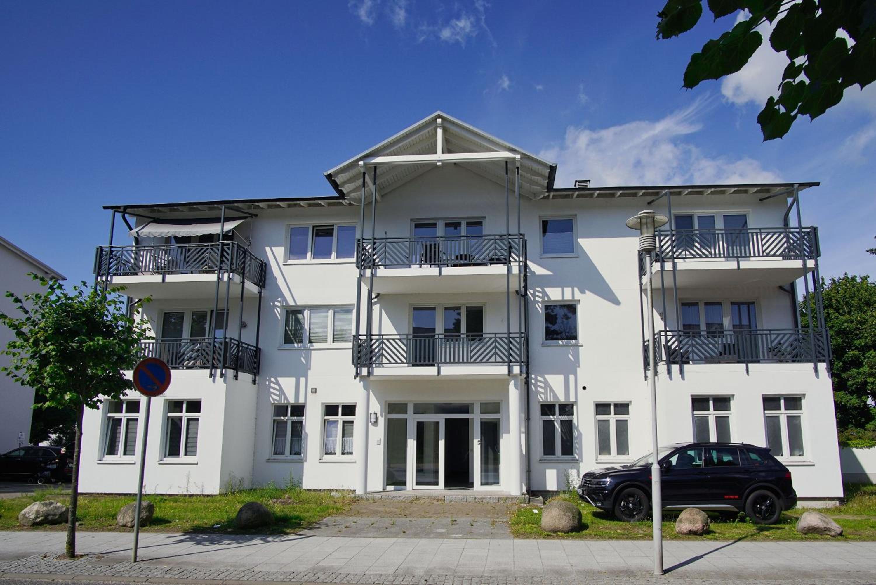 schöne 2-Raum-Wohnung mit Balkon, gratis Nutzung vom AHOI Erlebnisbad und Sauna in Sellin - Villa Jolie FeWo 09