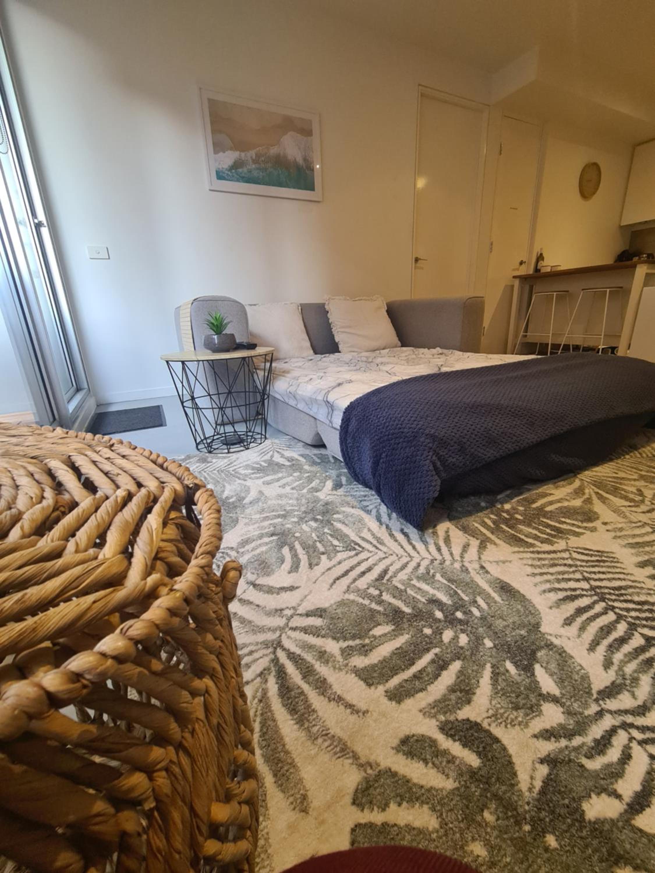 Cosy Beach Apartment with Free Secure Car Park