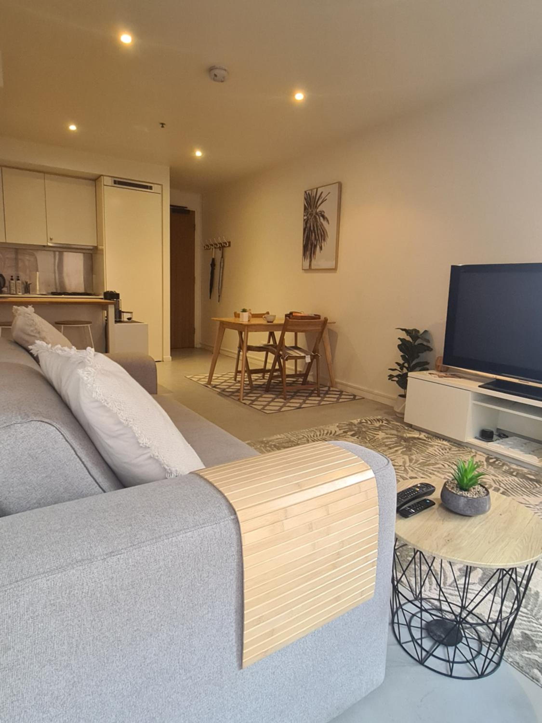 Cosy Beach Apartment with Free Secure Car Park