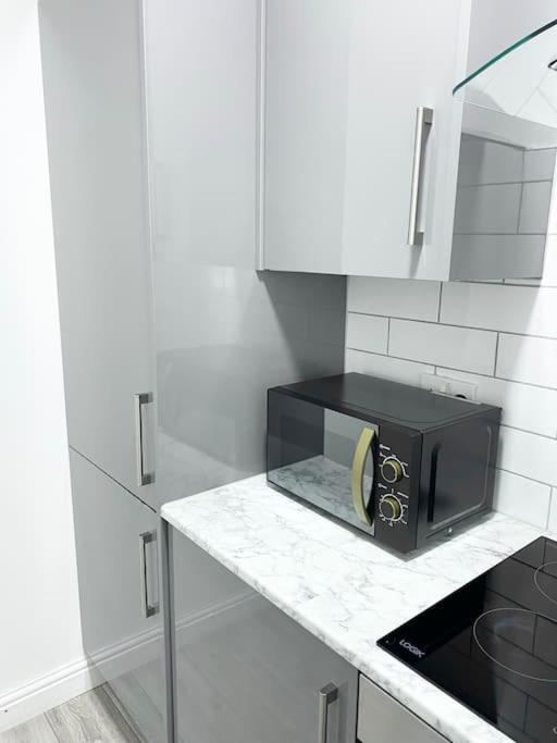 Modern Studio Near NEC with Free Parking - Prime Location view 2