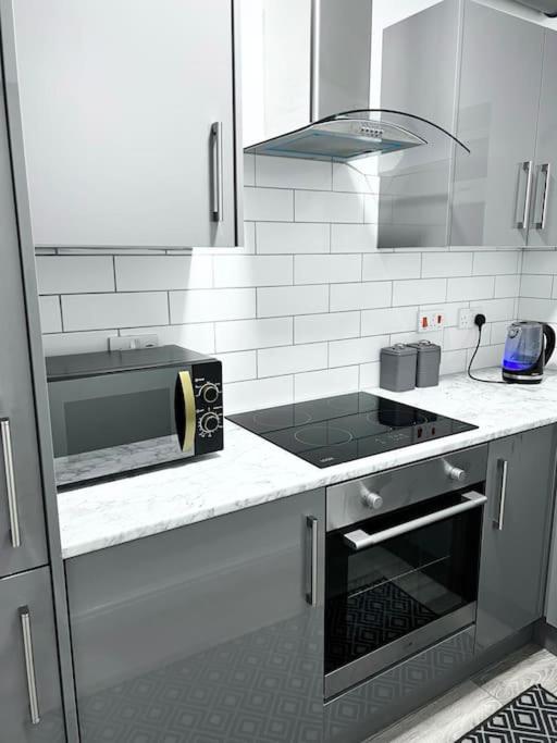 Modern Studio Near NEC with Free Parking - Prime Location view 3