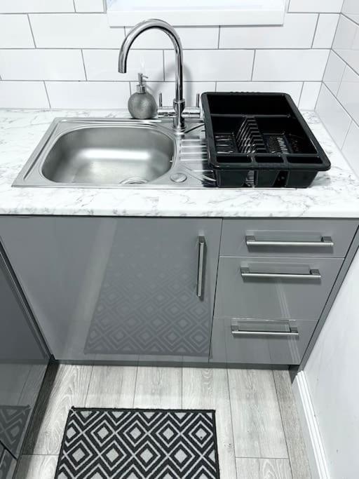 Modern Studio Near NEC with Free Parking - Prime Location view 4