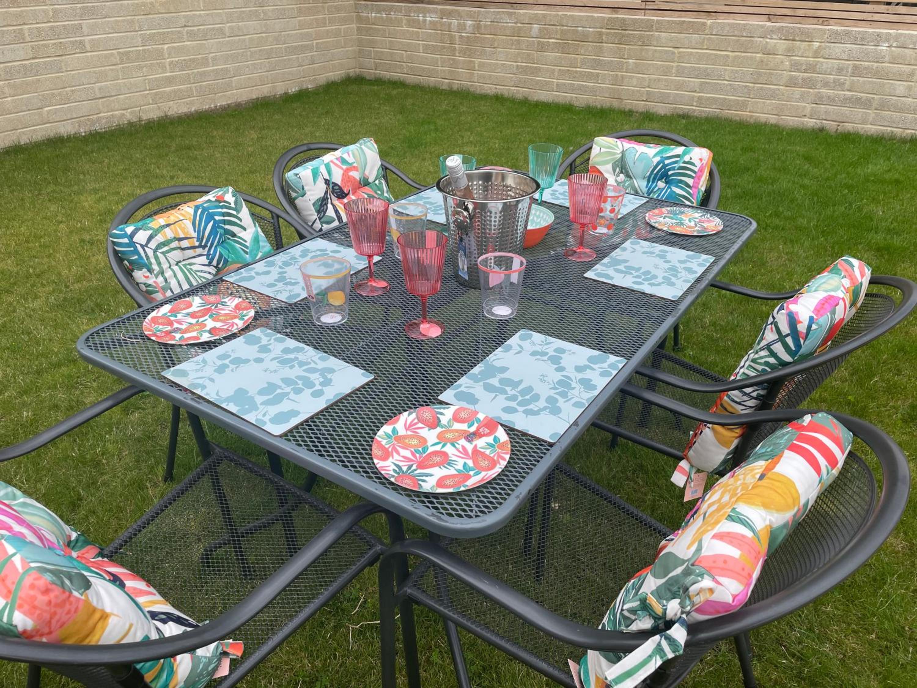 No 12 - Stylish & homely 3 bed with parking close to city centre