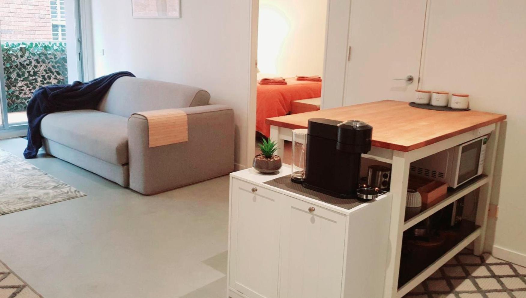 Cosy Beach Apartment with Free Secure Car Park