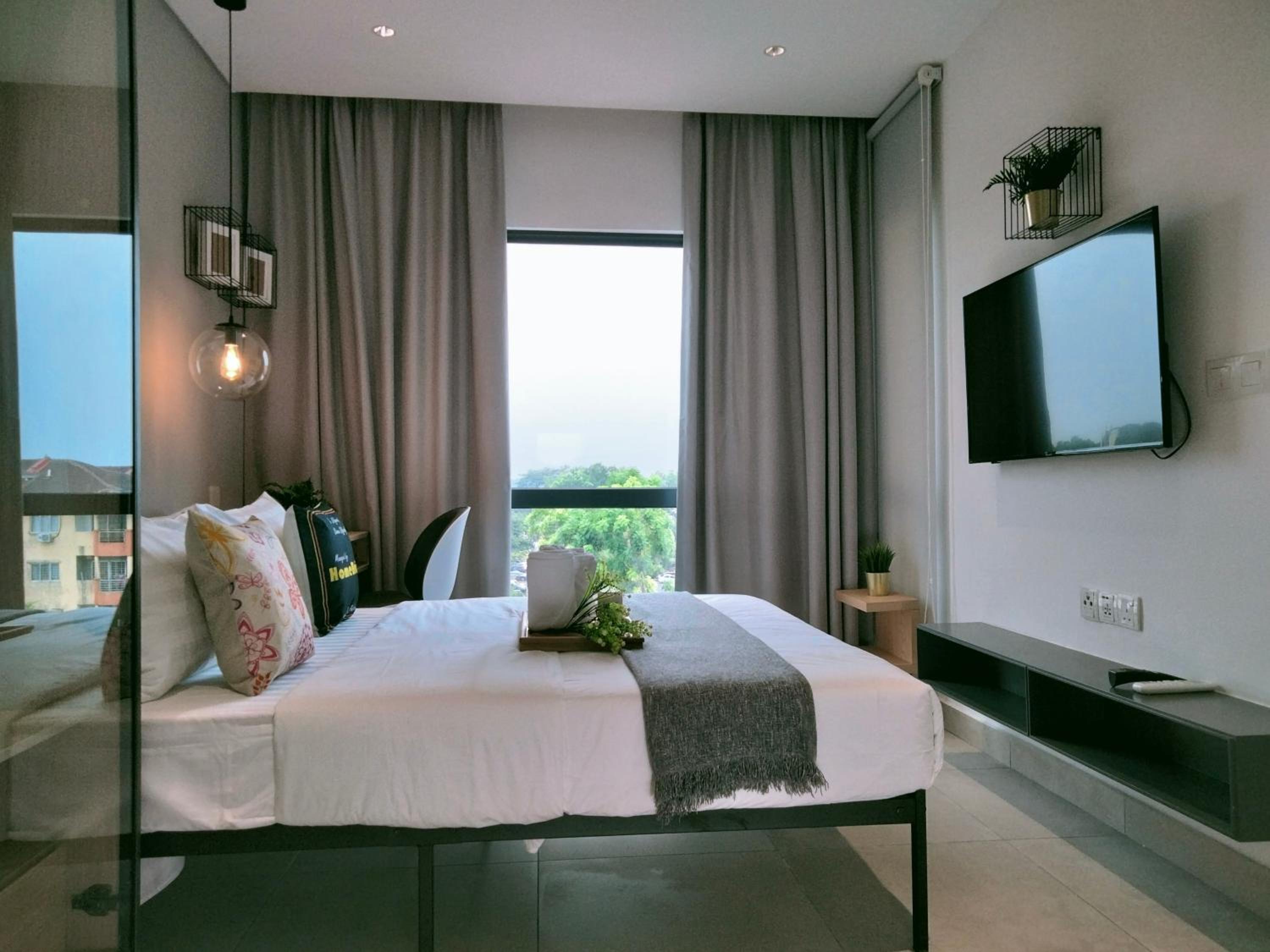 DK 2BR 5Pax with balcony NEAR Subang Airport photo 1