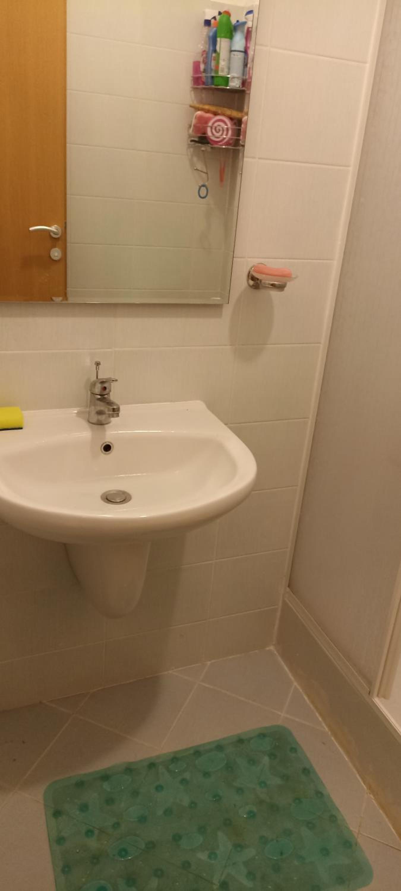 Cozy apartment with sea view and free parking