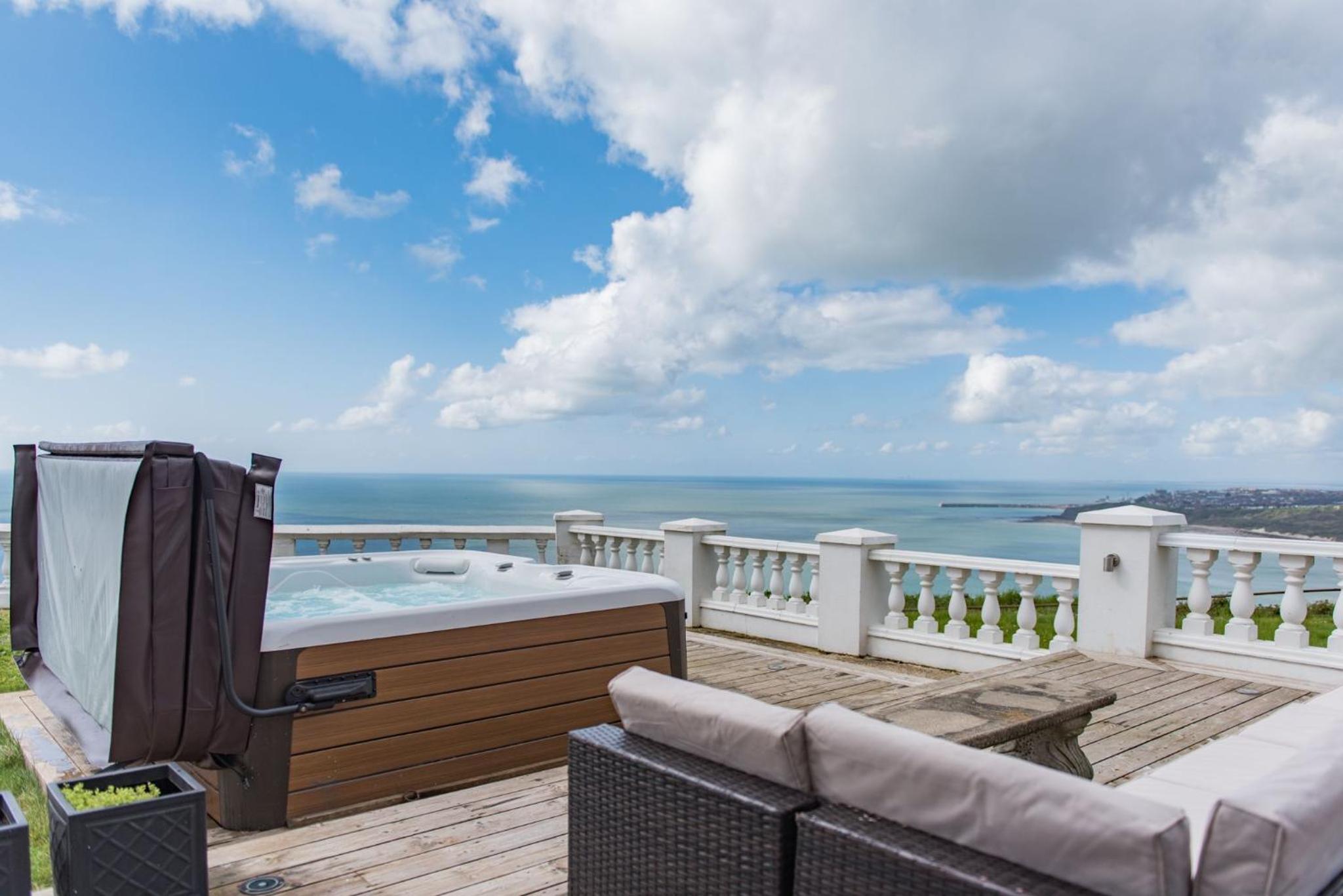 Abbots Cliff House by Bloom Stays view 4