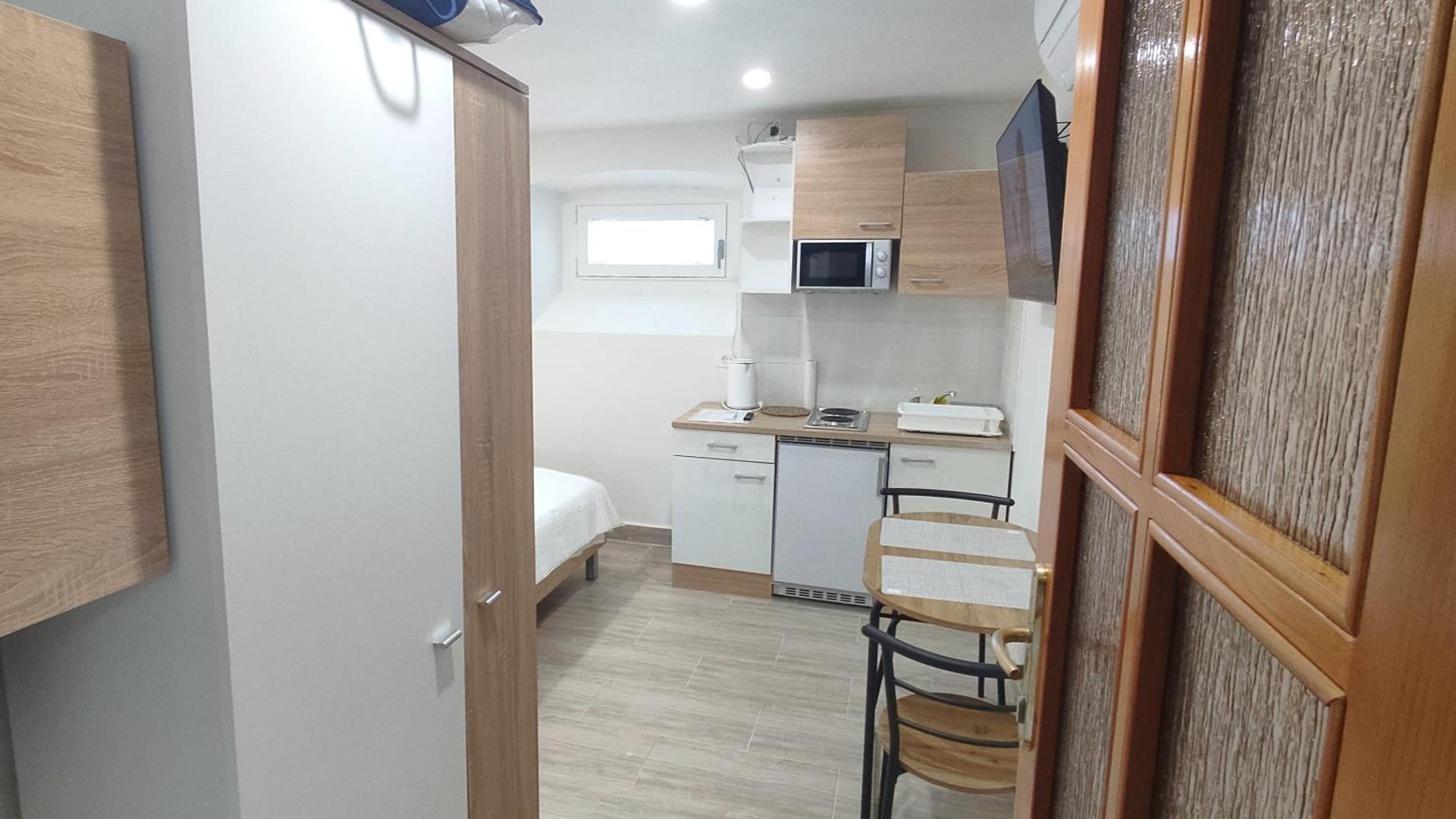 STUDIO Bruno - wifi and parking available view 2