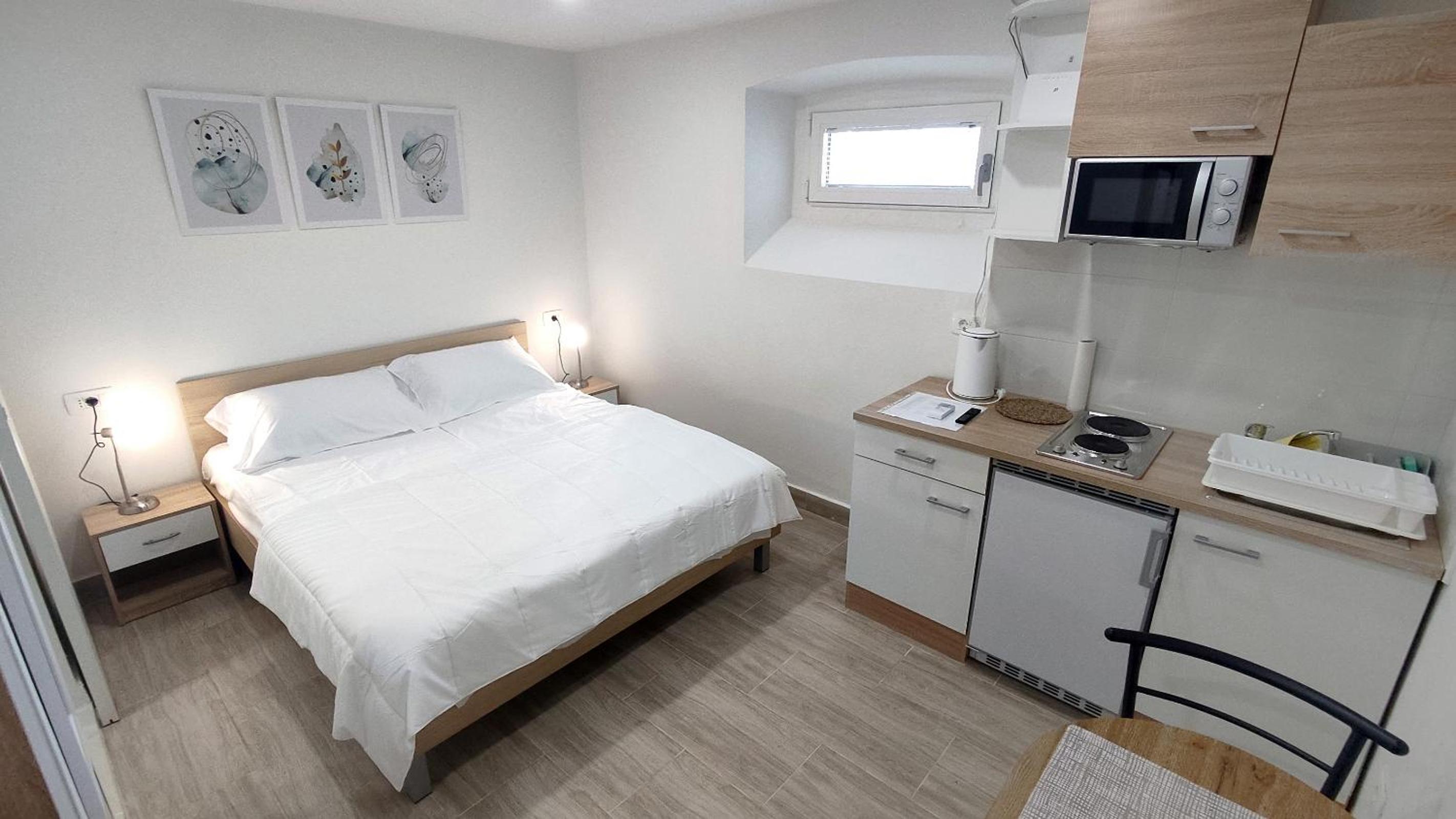 STUDIO Bruno - wifi and parking available view 4