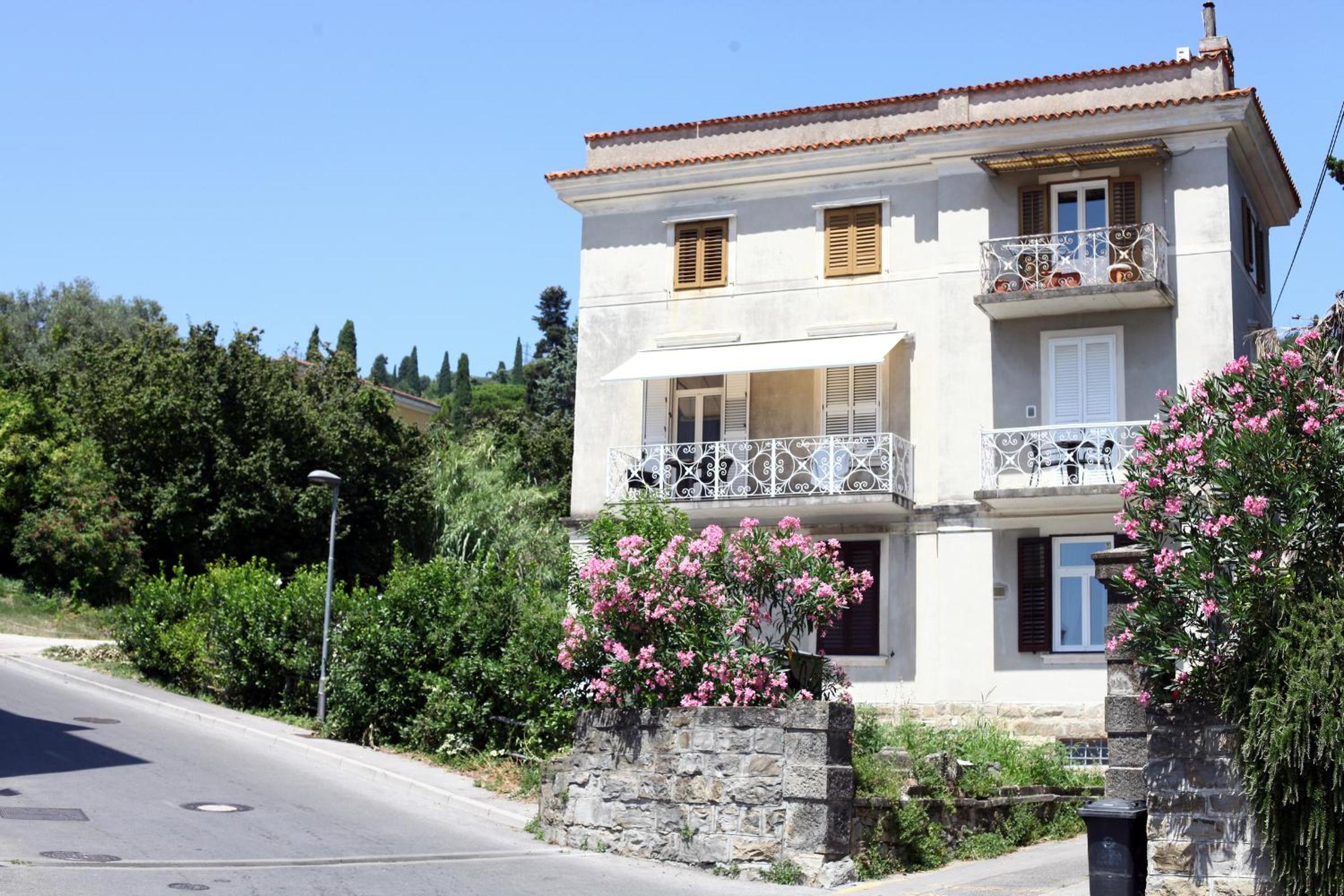 STUDIO Bruno - wifi and parking available view 3