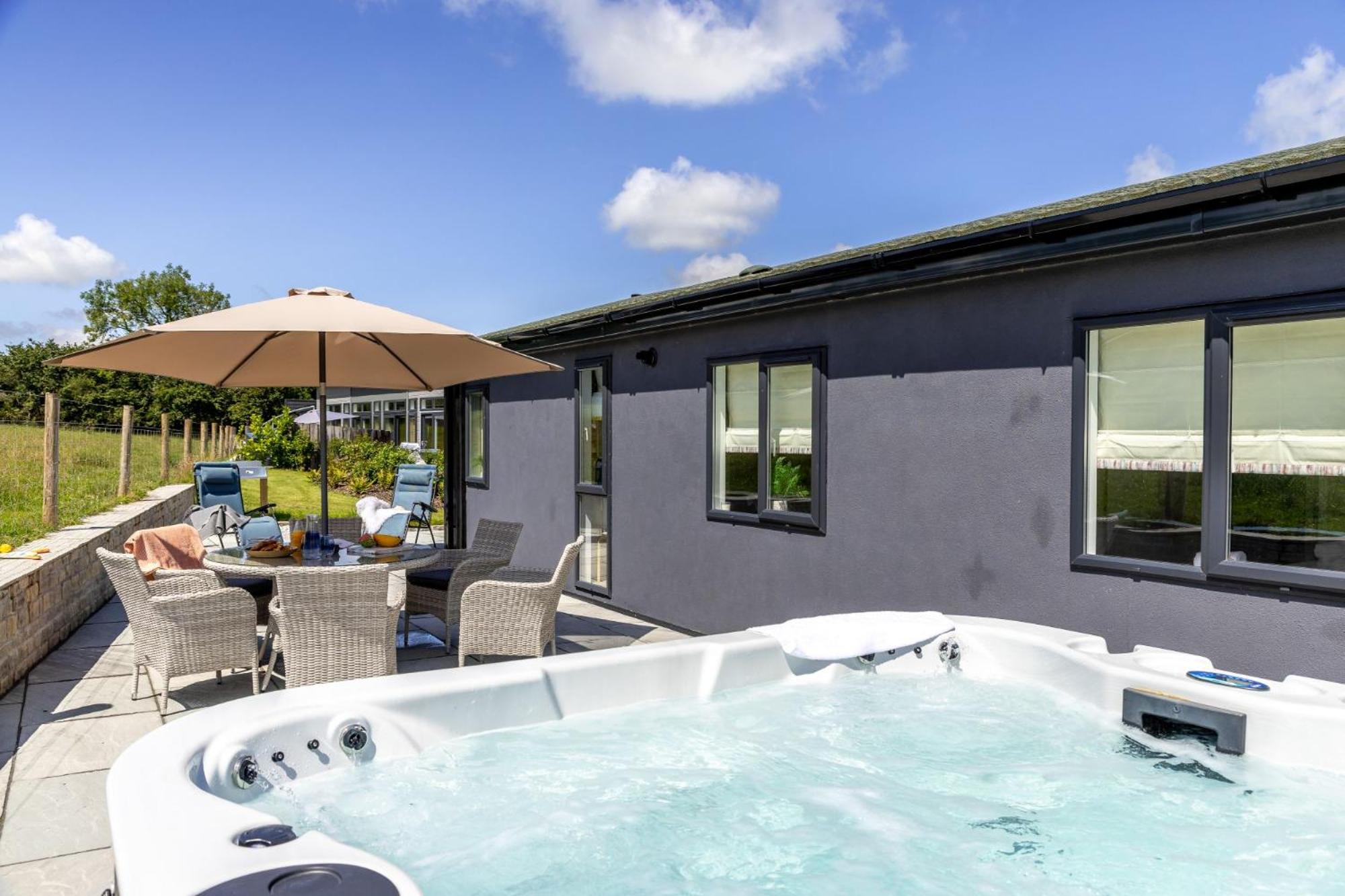 Cherry Lodge, 14 Roadford Lake Lodges view 4