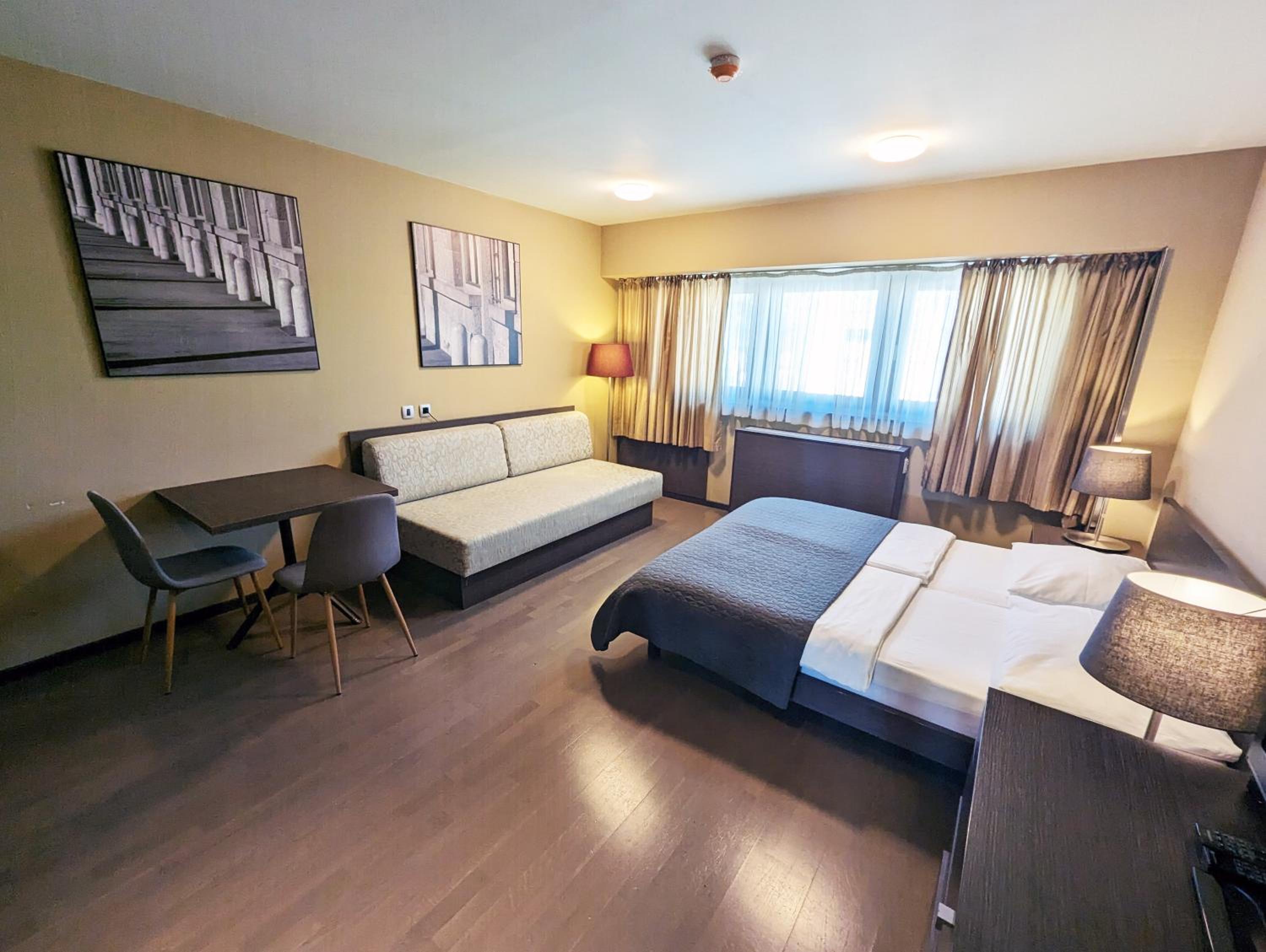 Nitro Rooms view 4
