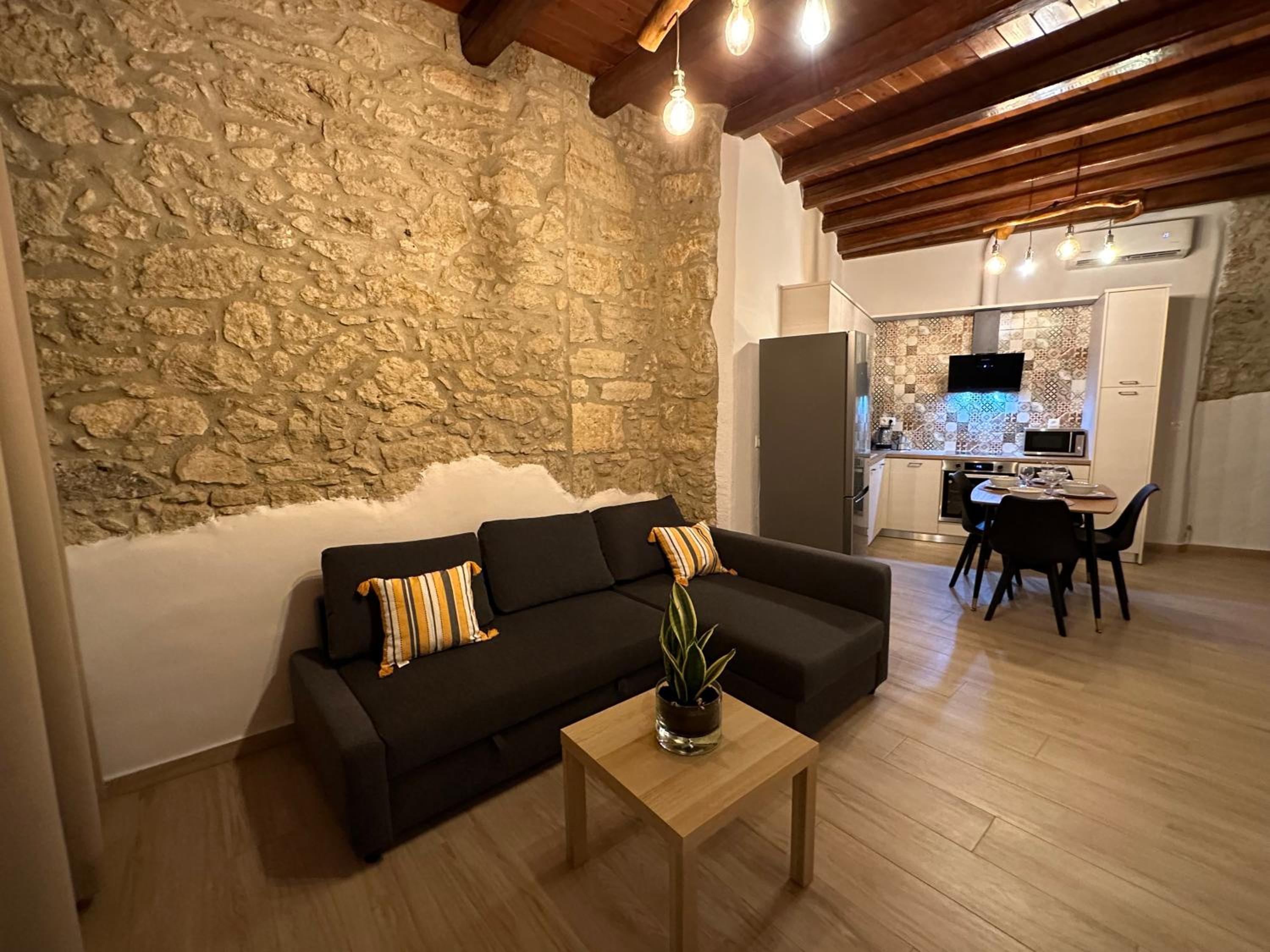 Camara House